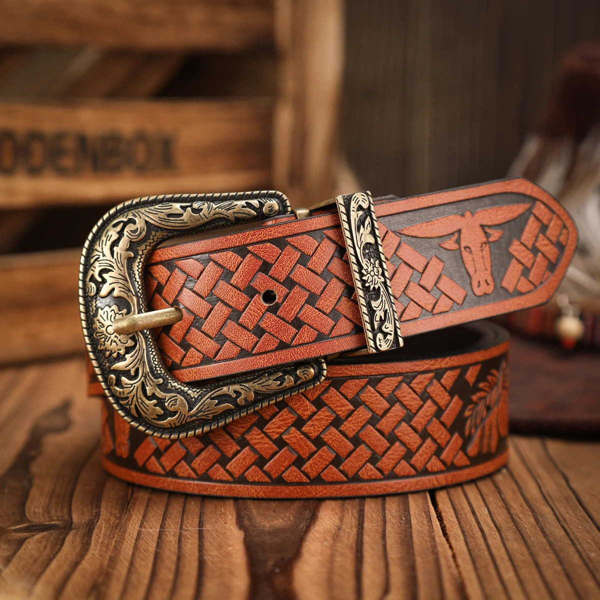 A casual, individual and retro belt, a Western-style clothing accessory, metal buckle, PU belt, suitable for both men and women