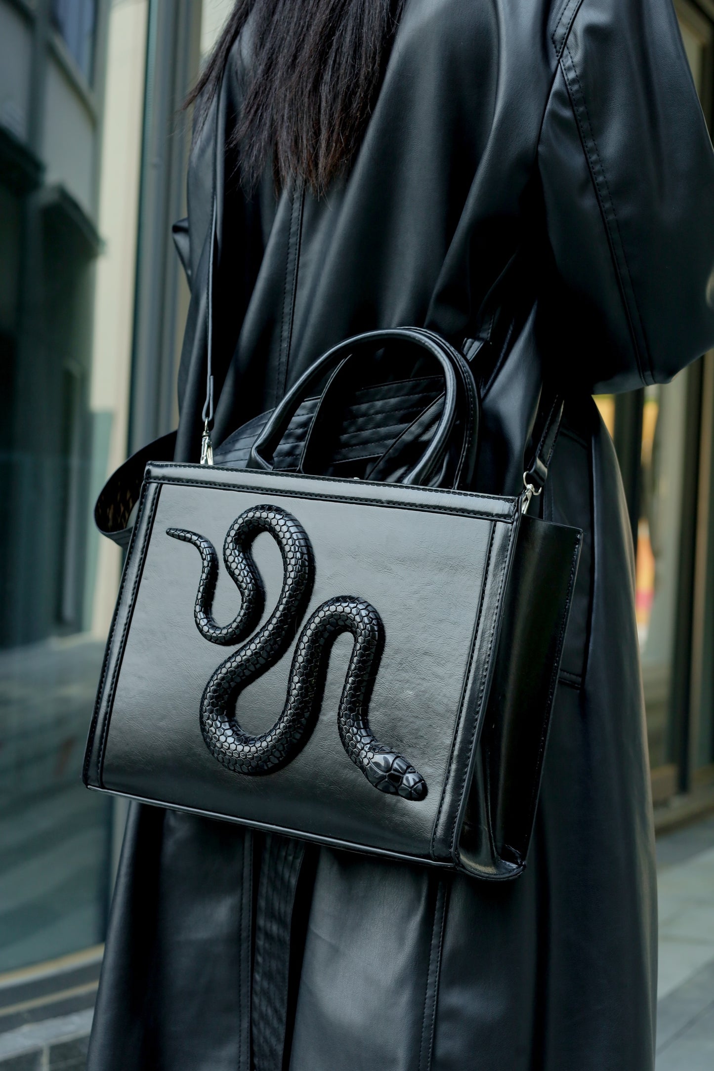 Original Niche Design 2023 New High Quality Snake Handbags for Women Fashion Trend Dark Wind Crossbody Bag Bolso Mujer Hot Sale
