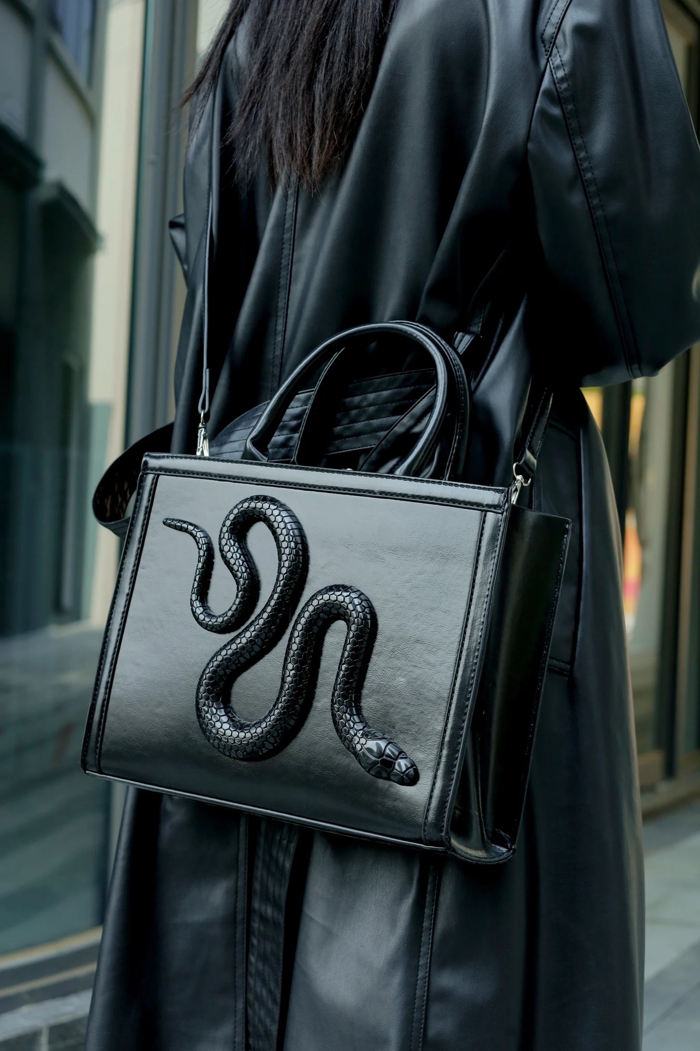 Original Niche Design 2023 New High Quality Snake Handbags for Women Fashion Trend Dark Wind Crossbody Bag Bolso Mujer Hot Sale