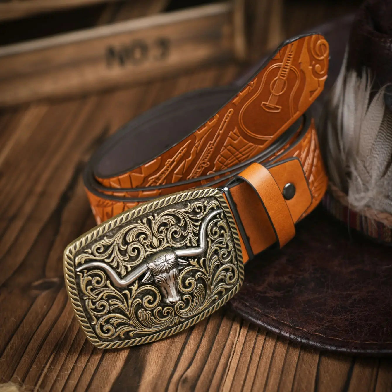A men's and women's casual retro belt Western style! PU leather belt with metal buckle, suitable for daily work wear