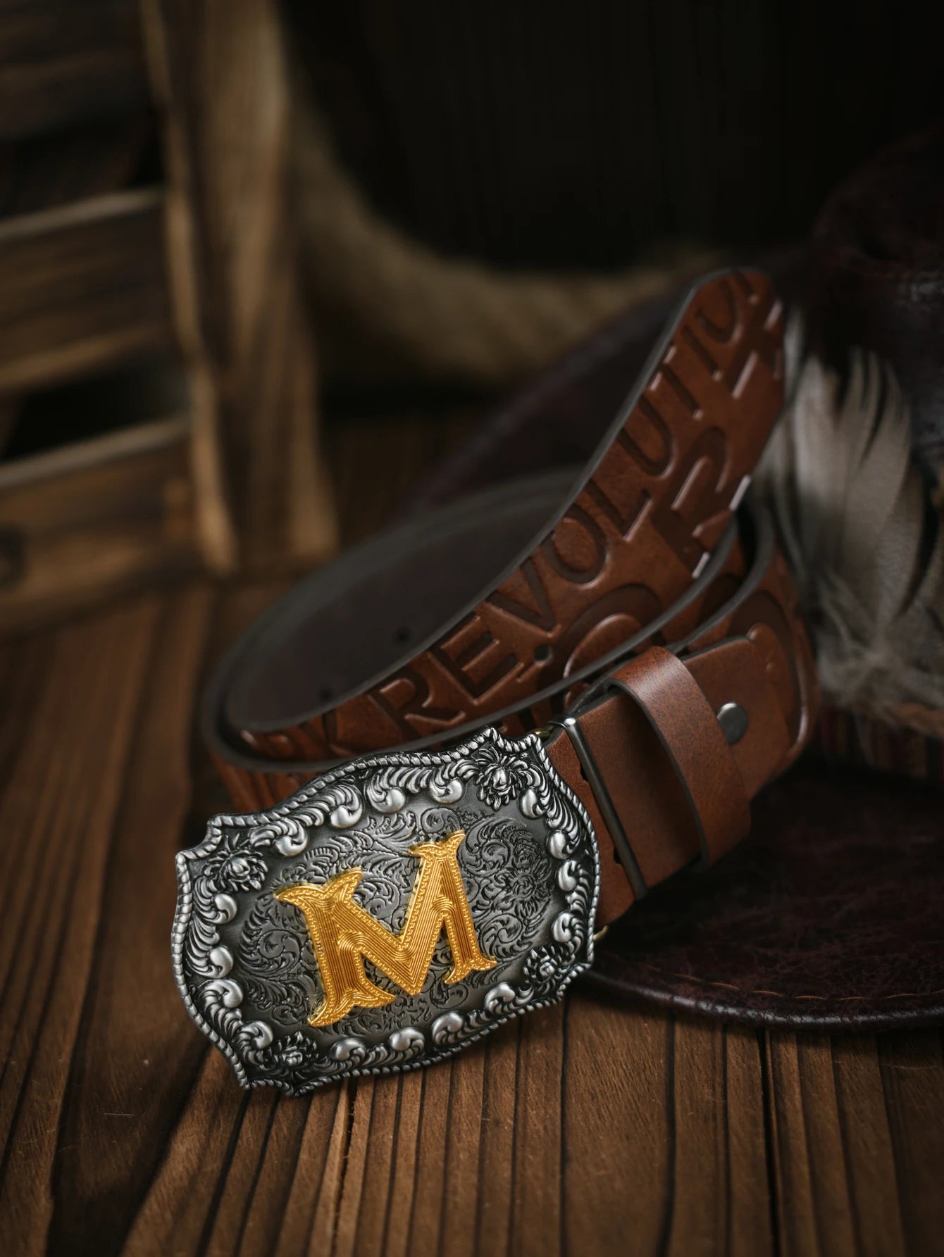 A casual, individual and retro belt, Western-style clothing accessory, metal buckle, PU belt, suitable for both men and women