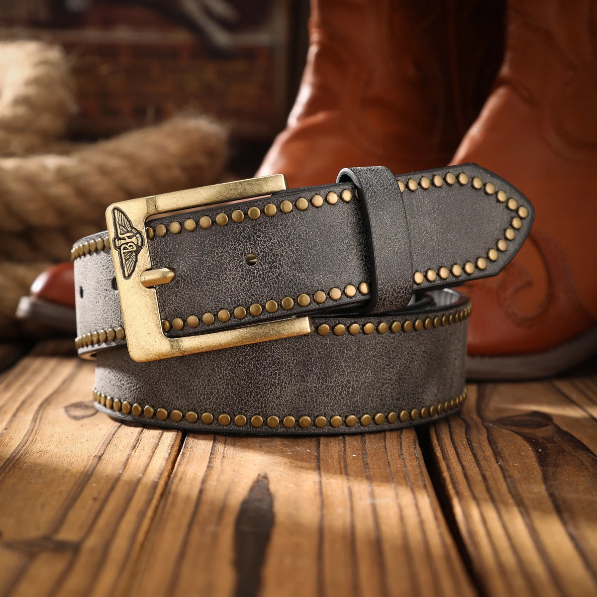 A men's and women's casual retro belt Western style! PU leather belt with metal buckle, suitable for daily work wear