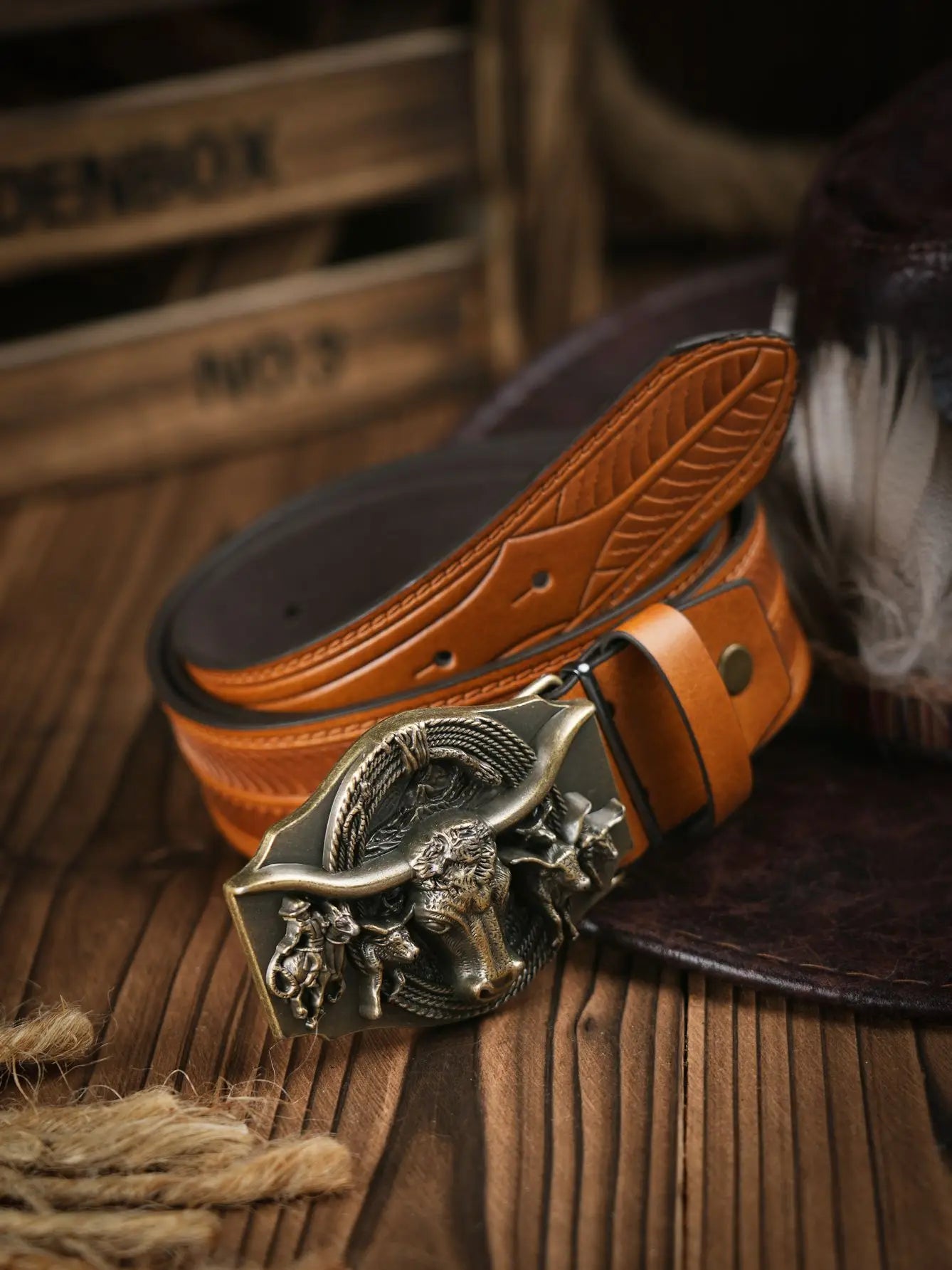 A men's and women's casual retro belt Western style! PU leather belt with metal buckle, suitable for daily work wear