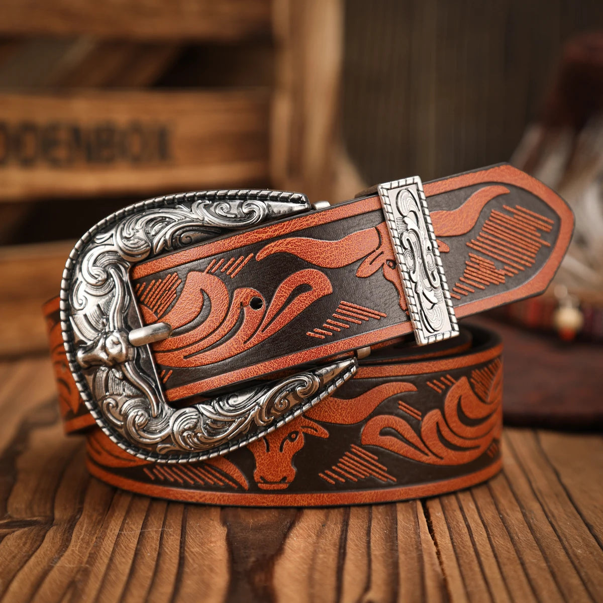 A casual, individual and retro belt, a Western-style clothing accessory, metal buckle, PU belt, suitable for both men and women