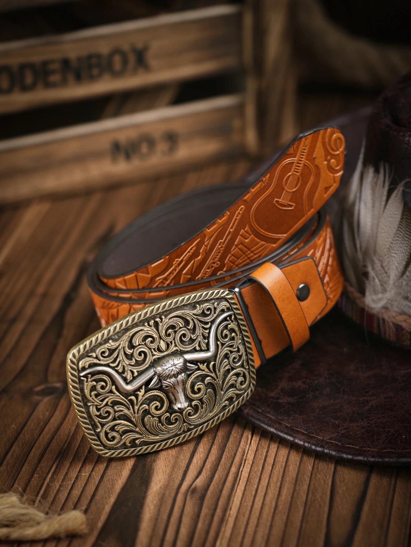 A men's and women's casual retro belt Western style! PU leather belt with metal buckle, suitable for daily work wear