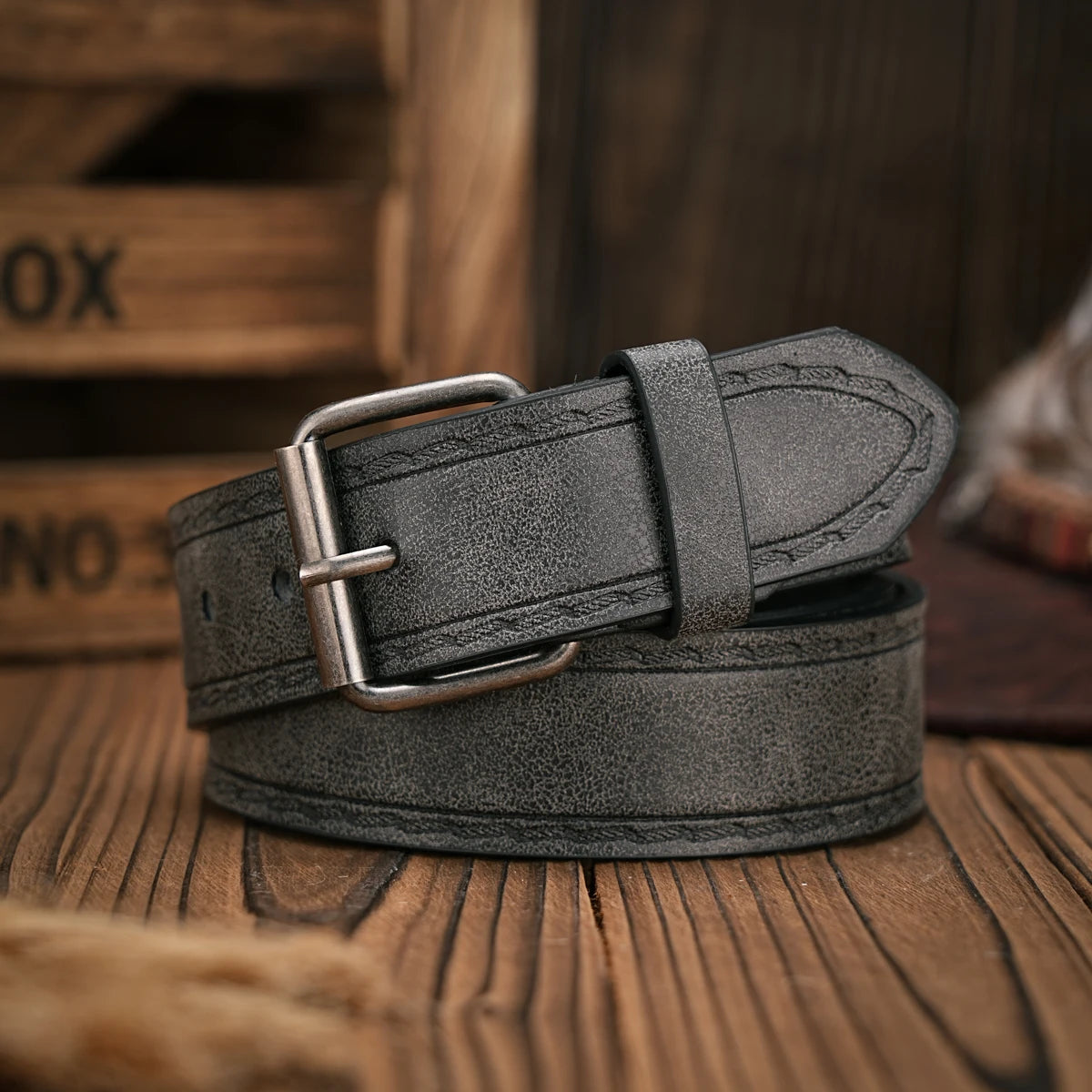 A men's and women's retro metal buckle casual style multi-color PU belt suitable for daily attendance business four seasons (sen