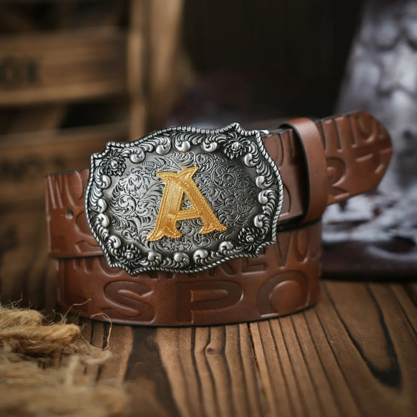 A casual, individual and retro belt, Western-style clothing accessory, metal buckle, PU belt, suitable for both men and women