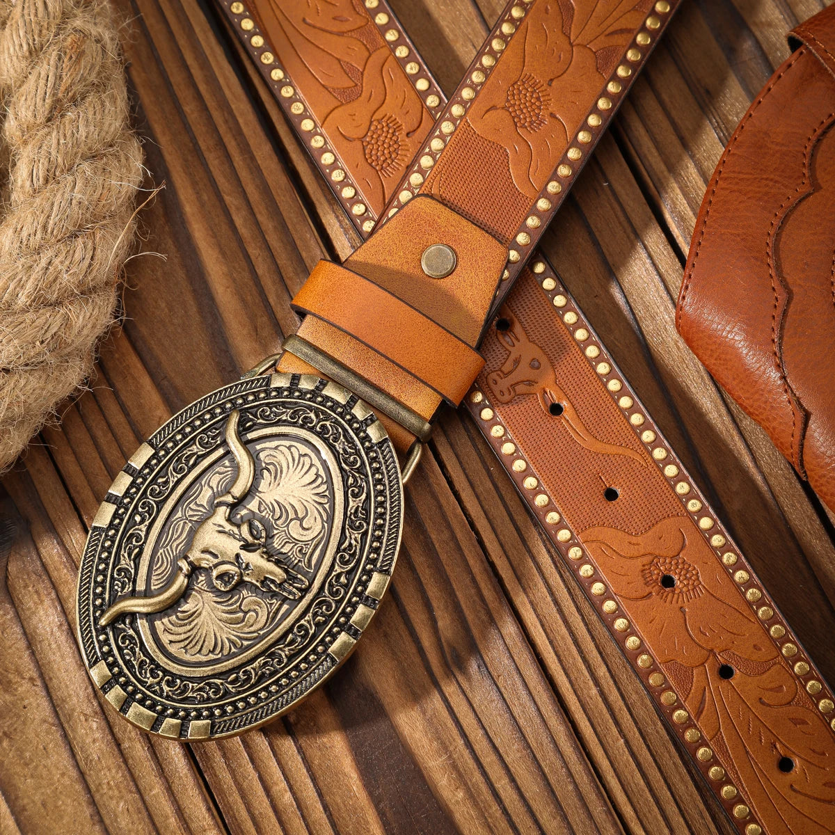 A men's and women's casual retro belt Western style! PU leather belt with metal buckle, suitable for daily work wear