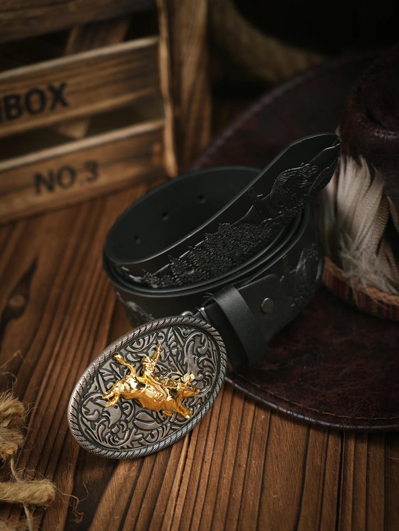 A men's and women's casual retro belt Western style! PU leather belt with metal buckle, suitable for daily work wear