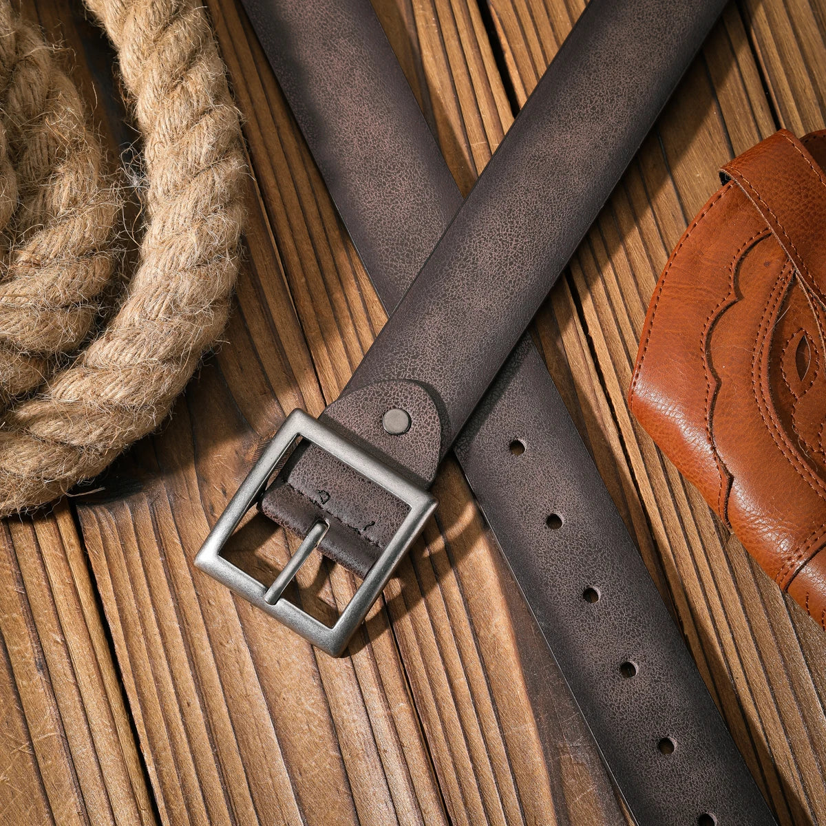 A casual and retro belt, a waist accessory for Western-style clothing, metal buckle, PU belt, suitable for both men and women