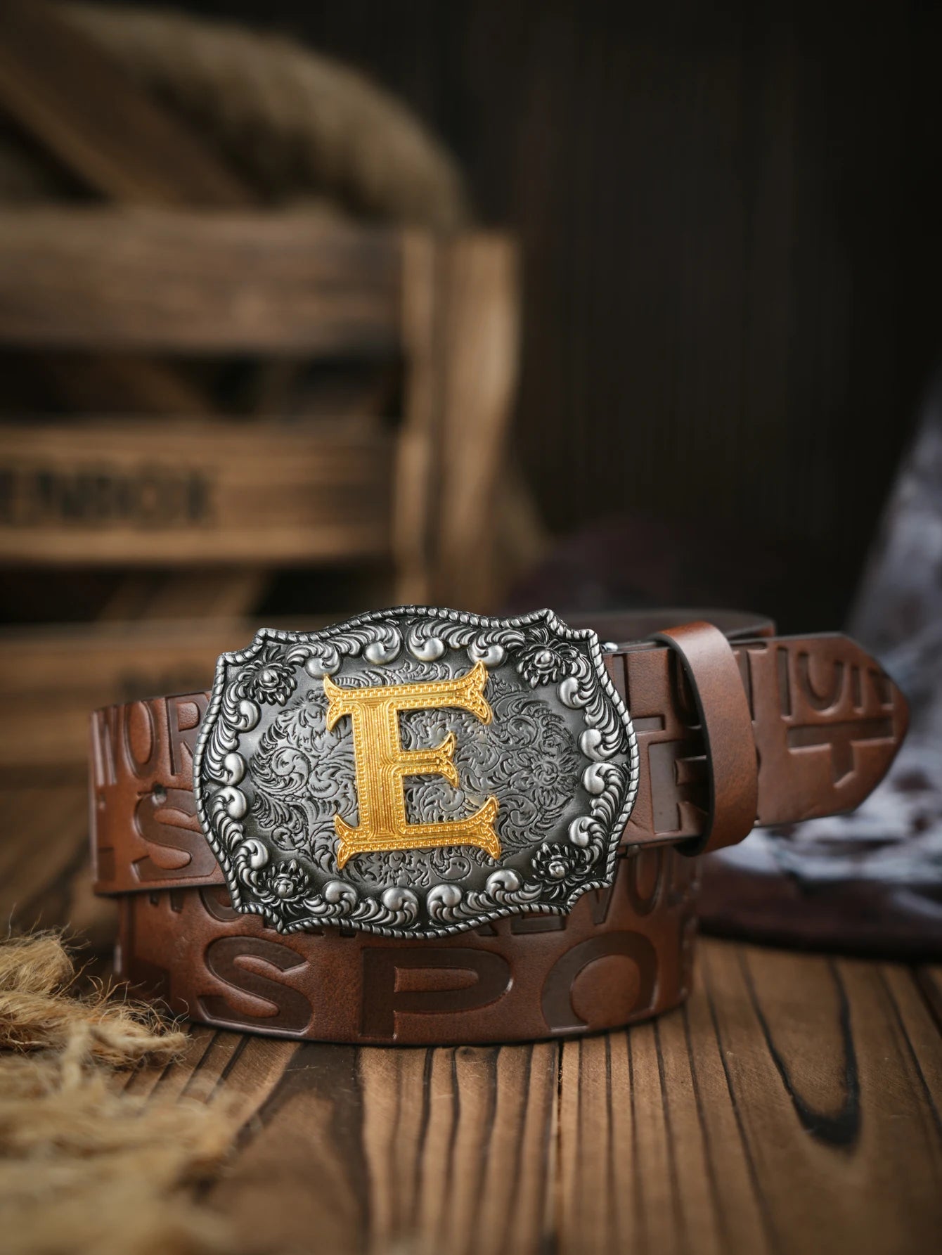 A casual, individual and retro belt, Western-style clothing accessory, metal buckle, PU belt, suitable for both men and women