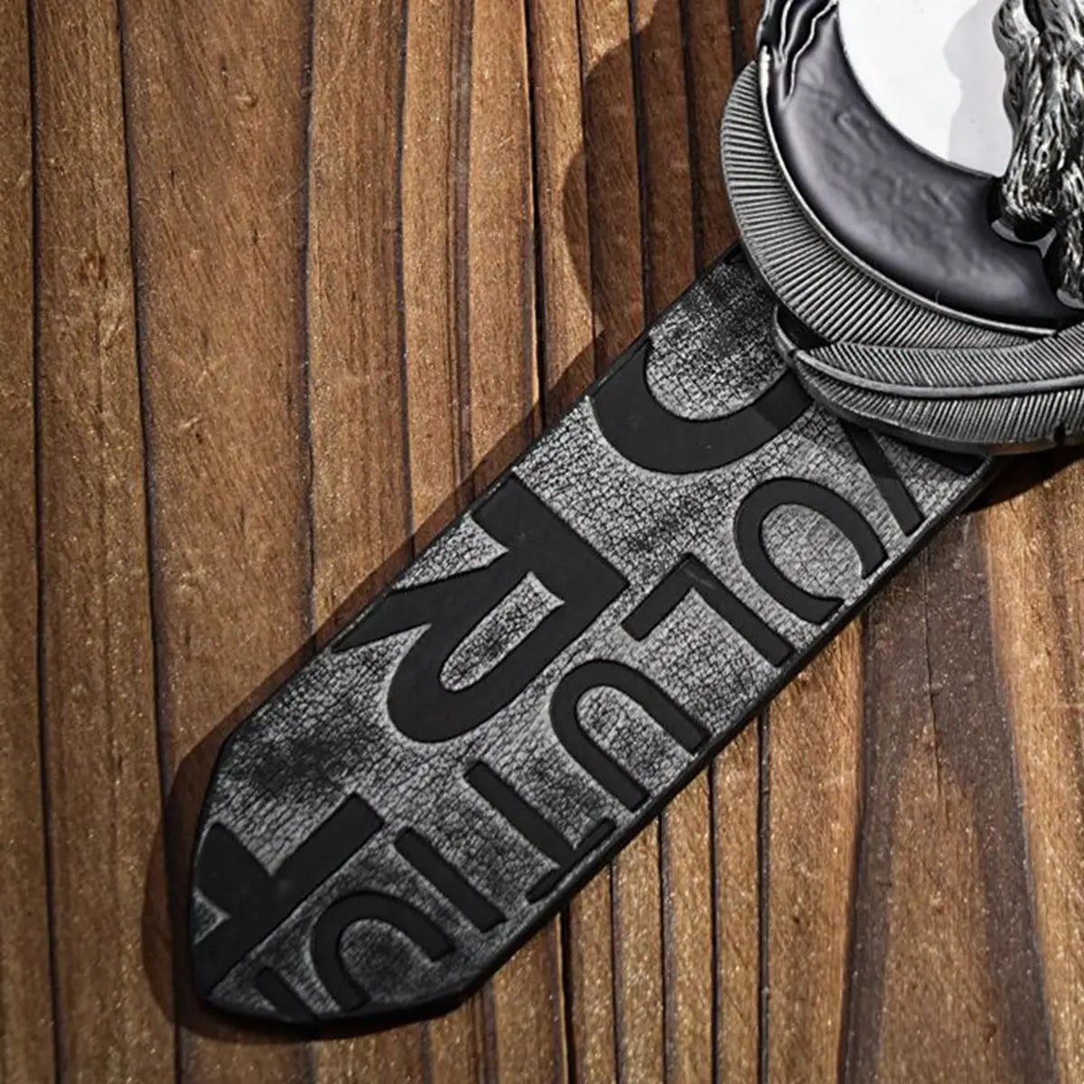 A casual, individual and retro belt, Western-style clothing accessory, metal buckle, PU belt, suitable for both men and women