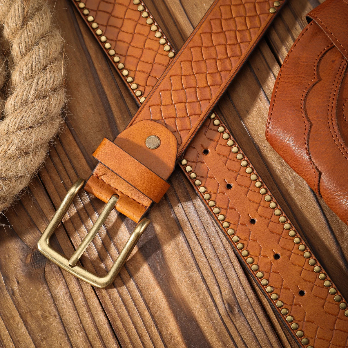 An alloy plate buckle PU material belt, suitable for both men and women, to create a personalized Western retro style
