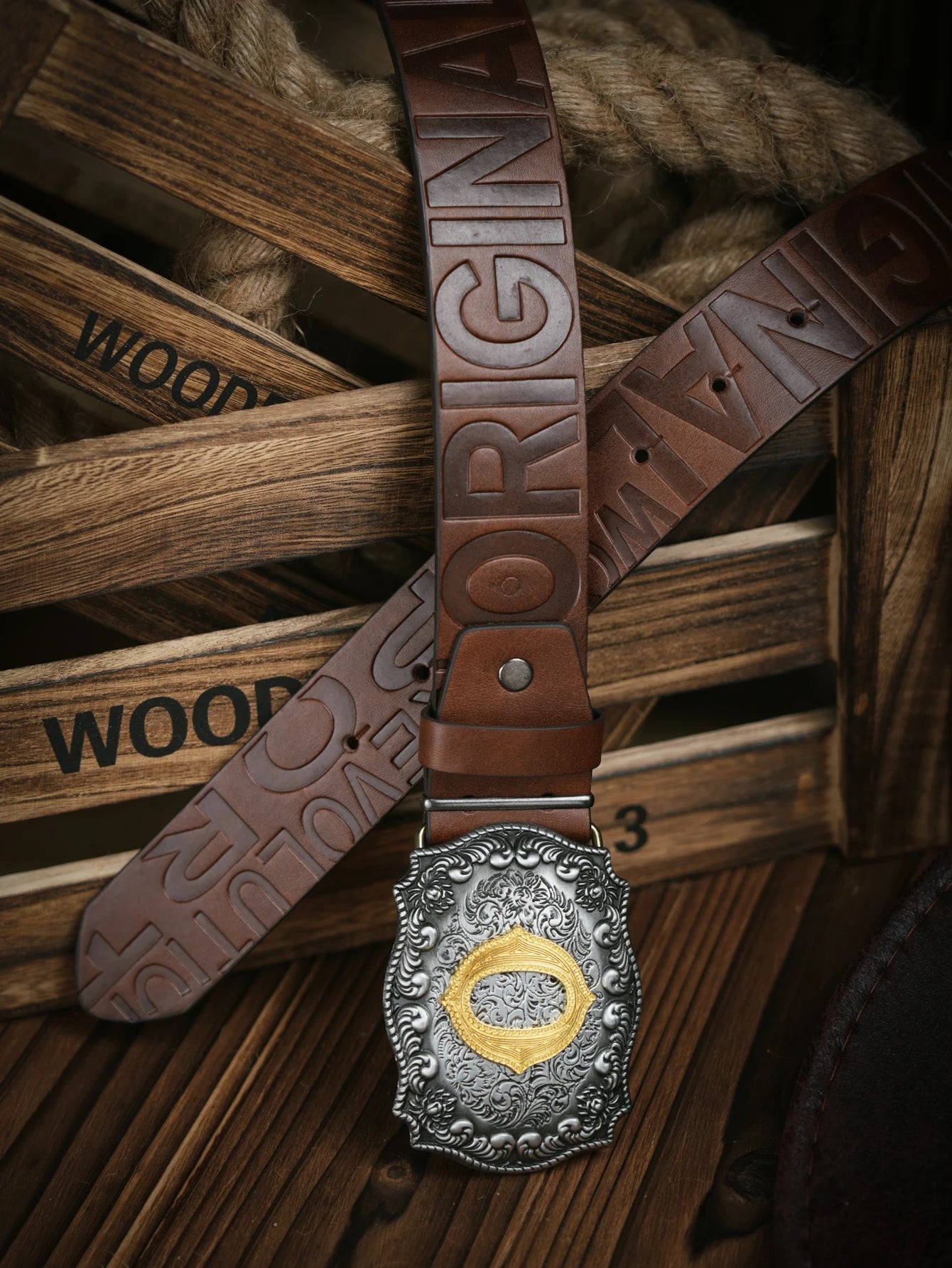 A casual, individual and retro belt, Western-style clothing accessory, metal buckle, PU belt, suitable for both men and women