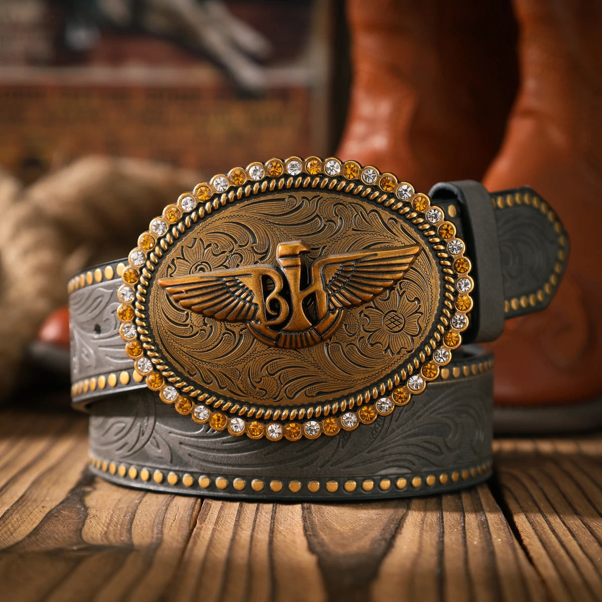 A casual and retro belt, a waist accessory for Western-style clothing, metal buckle, PU belt, suitable for both men and women