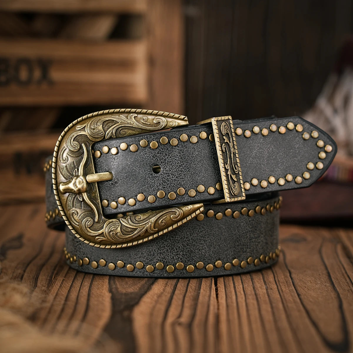 A men's and women's vintage bull head relief metal buckle casual style brown riveted PU belt suitable for daily business attenda