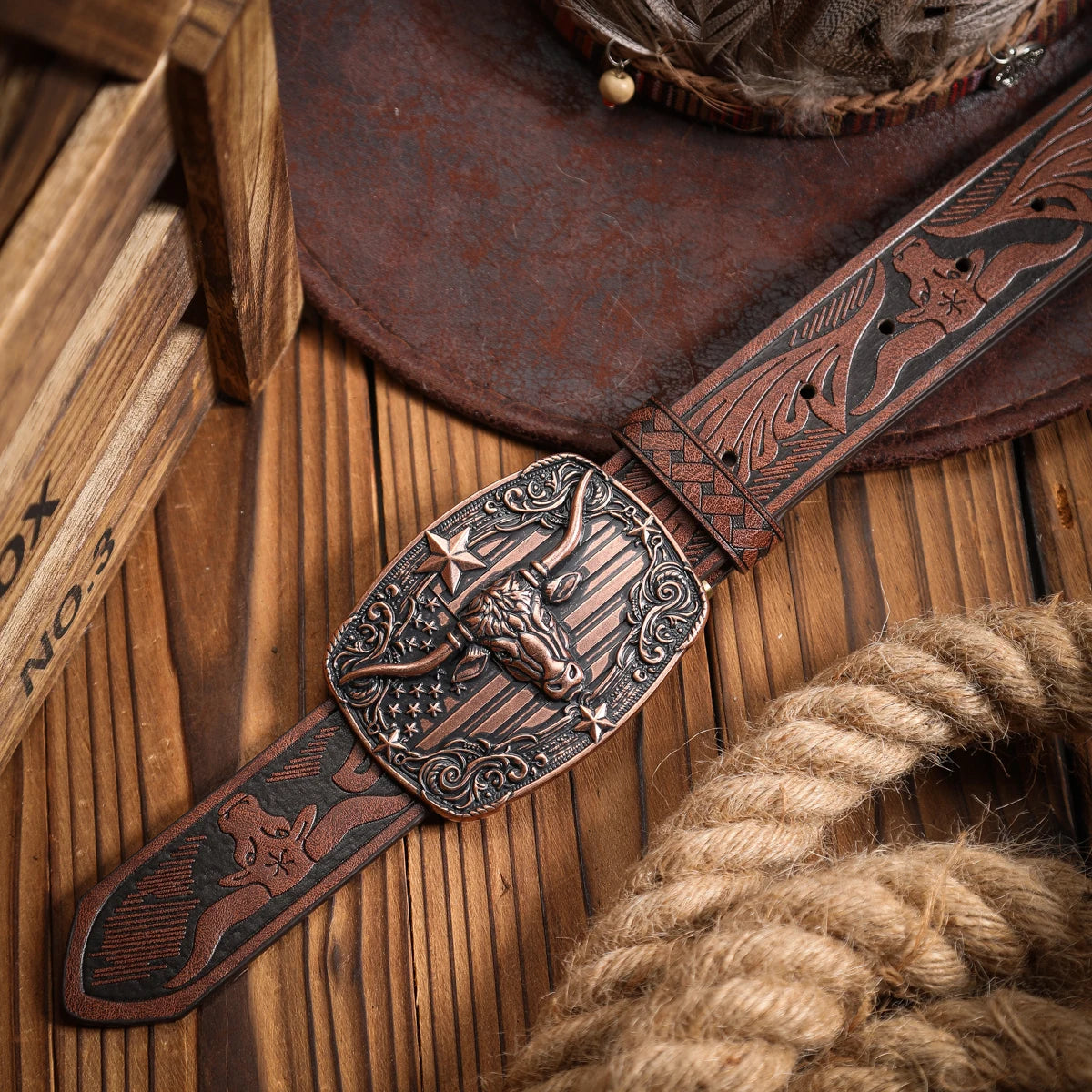 A Western-style PU leather belt for both men and women, a classic and casual retro belt