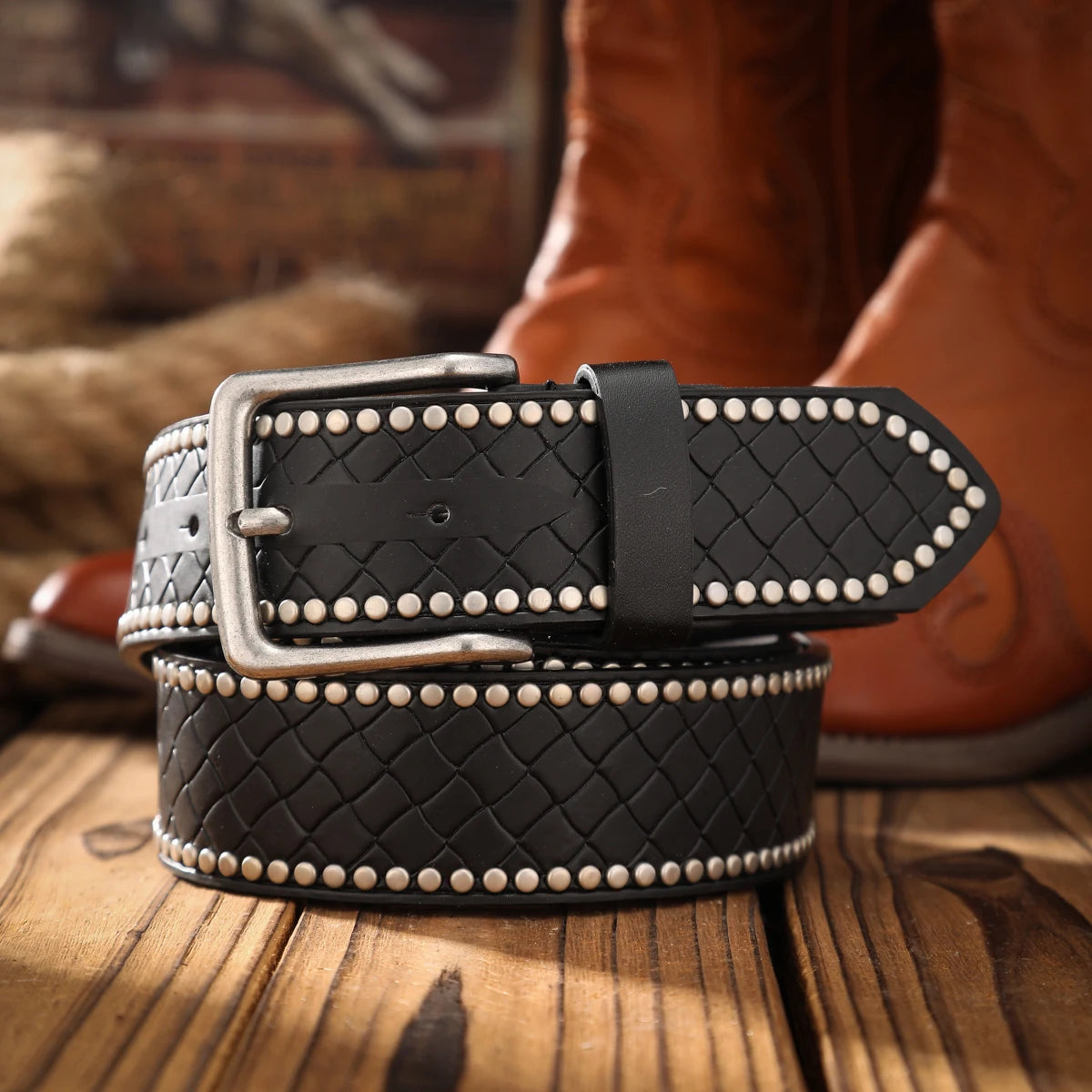 An alloy plate buckle PU material belt, suitable for both men and women, to create a personalized Western retro style