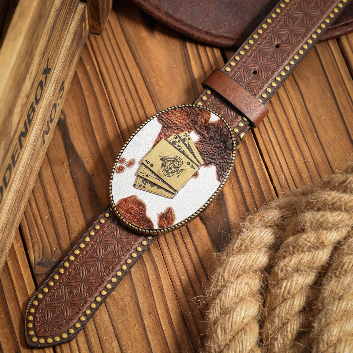 A casual, individual and retro belt, a Western-style clothing accessory, metal buckle, PU belt, suitable for both men and women