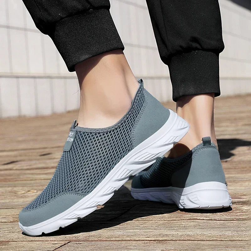 New Running Shoes for Men Breathable Sports Shoes Light Weight Fashion Summer Mesh Breathable Sneakers for Men