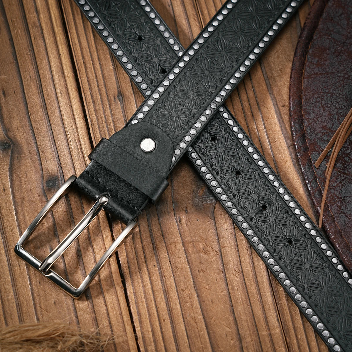 A men's and women's retro metal buckle casual style multi-color PU belt suitable for daily leisure four seasons (send punch nail