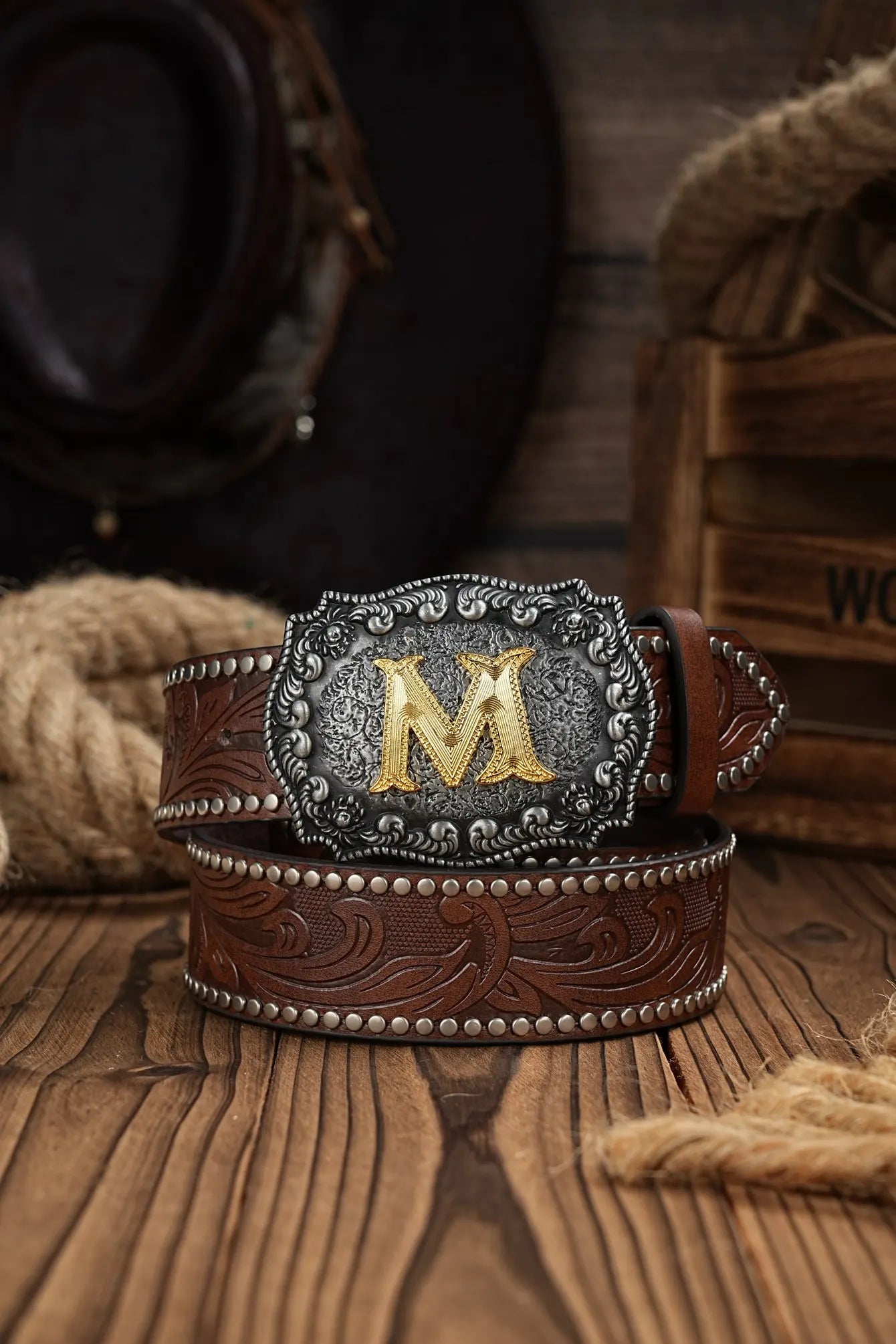 A casual, individual and retro belt, Western-style clothing accessory, metal buckle, PU belt, suitable for both men and women