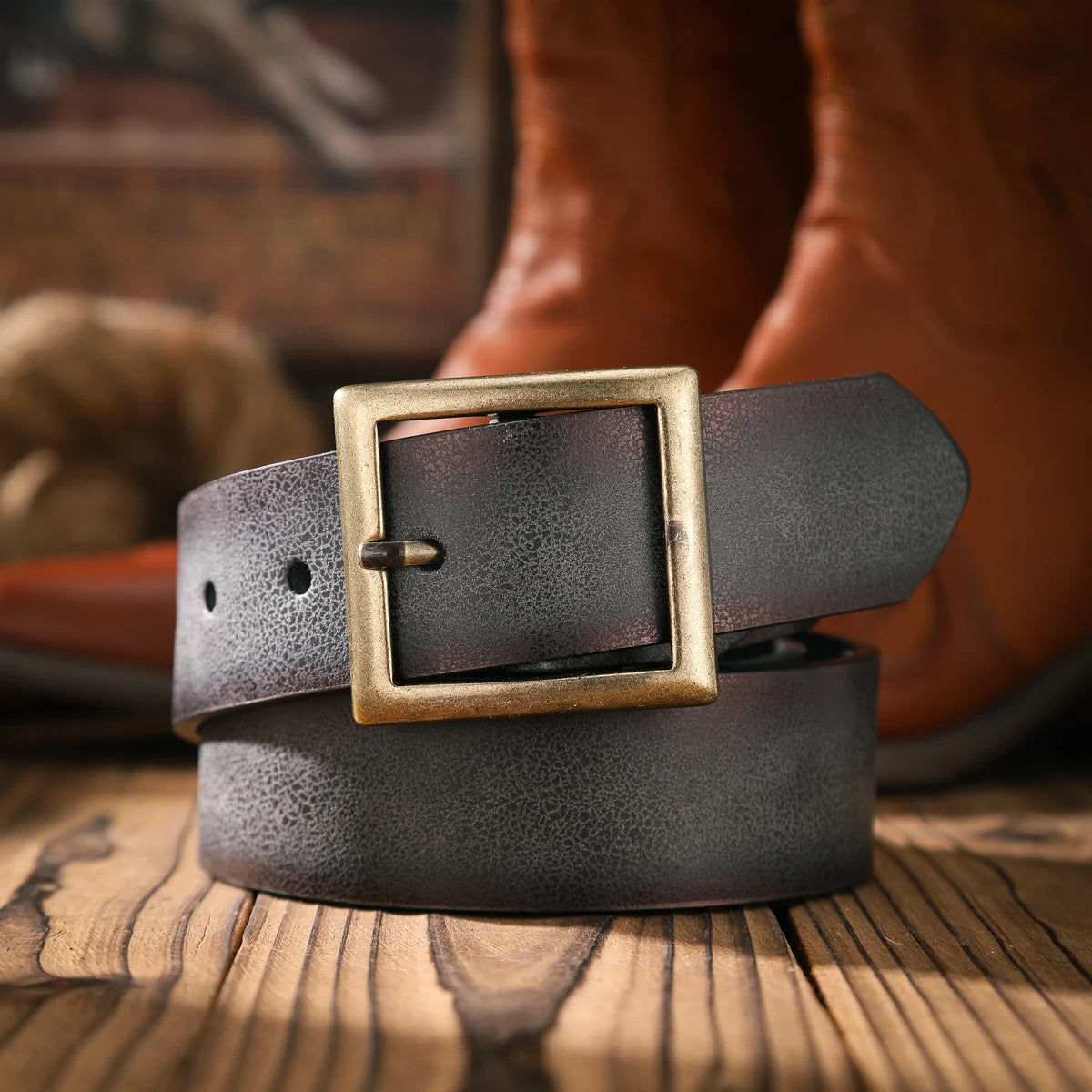 A casual and retro belt, a waist accessory for Western-style clothing, metal buckle, PU belt, suitable for both men and women