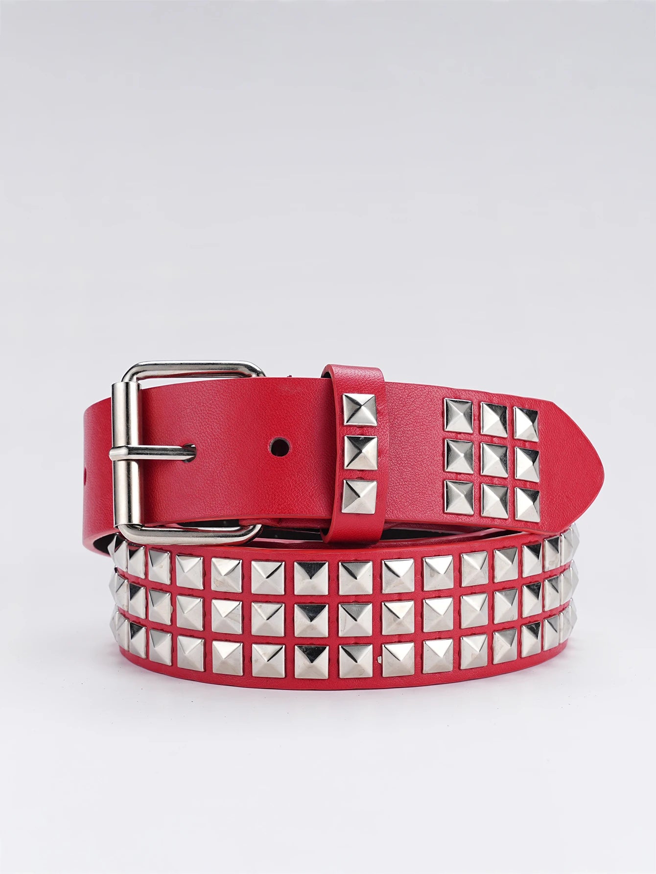 2023 Mens and Womens Leather Belts Vintage Punk Pyramid Rivet Belts Ladies Luxury Street Designs Black Belts Jeans For Women