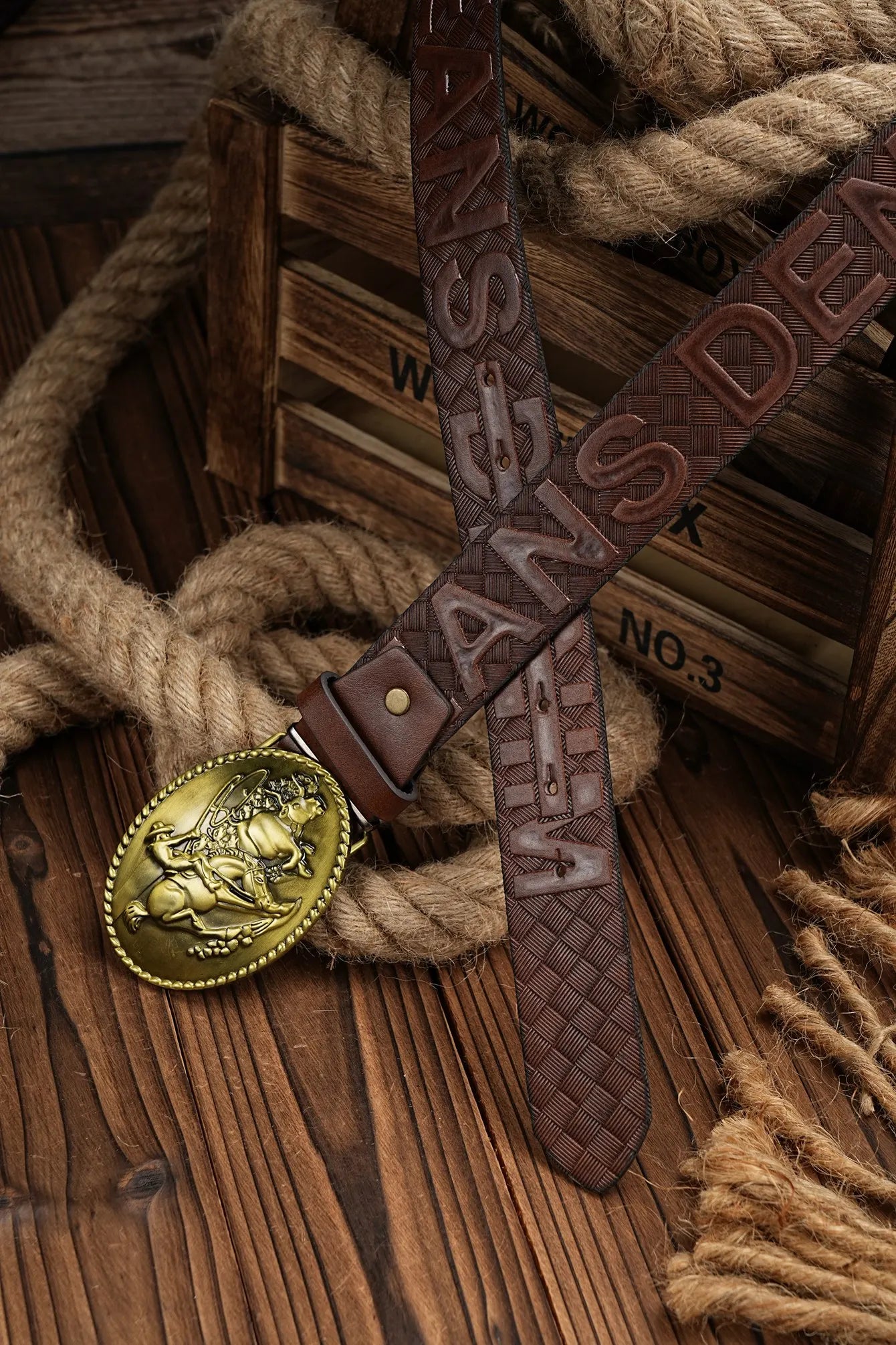 A men's and women's casual retro belt Western style! PU leather belt with metal buckle, suitable for daily work wear