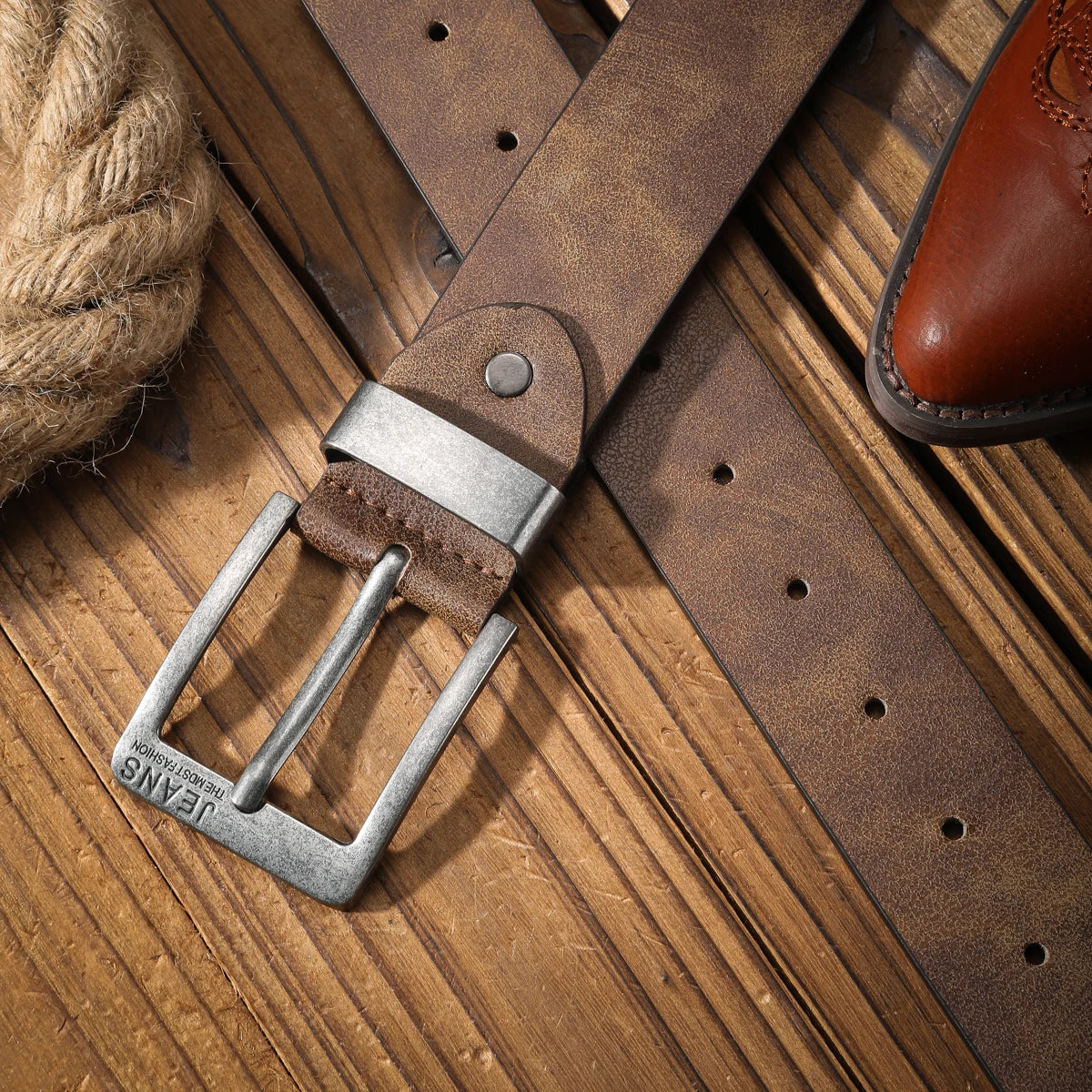 A casual, individual and retro belt, Western-style clothing accessory, metal buckle, PU belt, suitable for both men and women