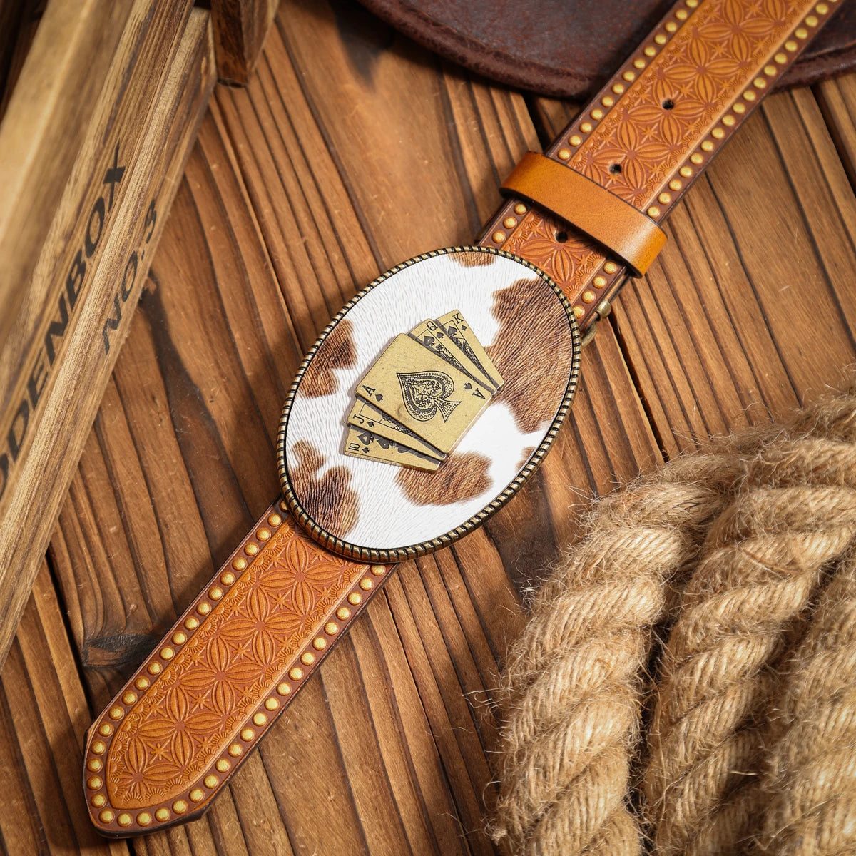 A casual, individual and retro belt, a Western-style clothing accessory, metal buckle, PU belt, suitable for both men and women