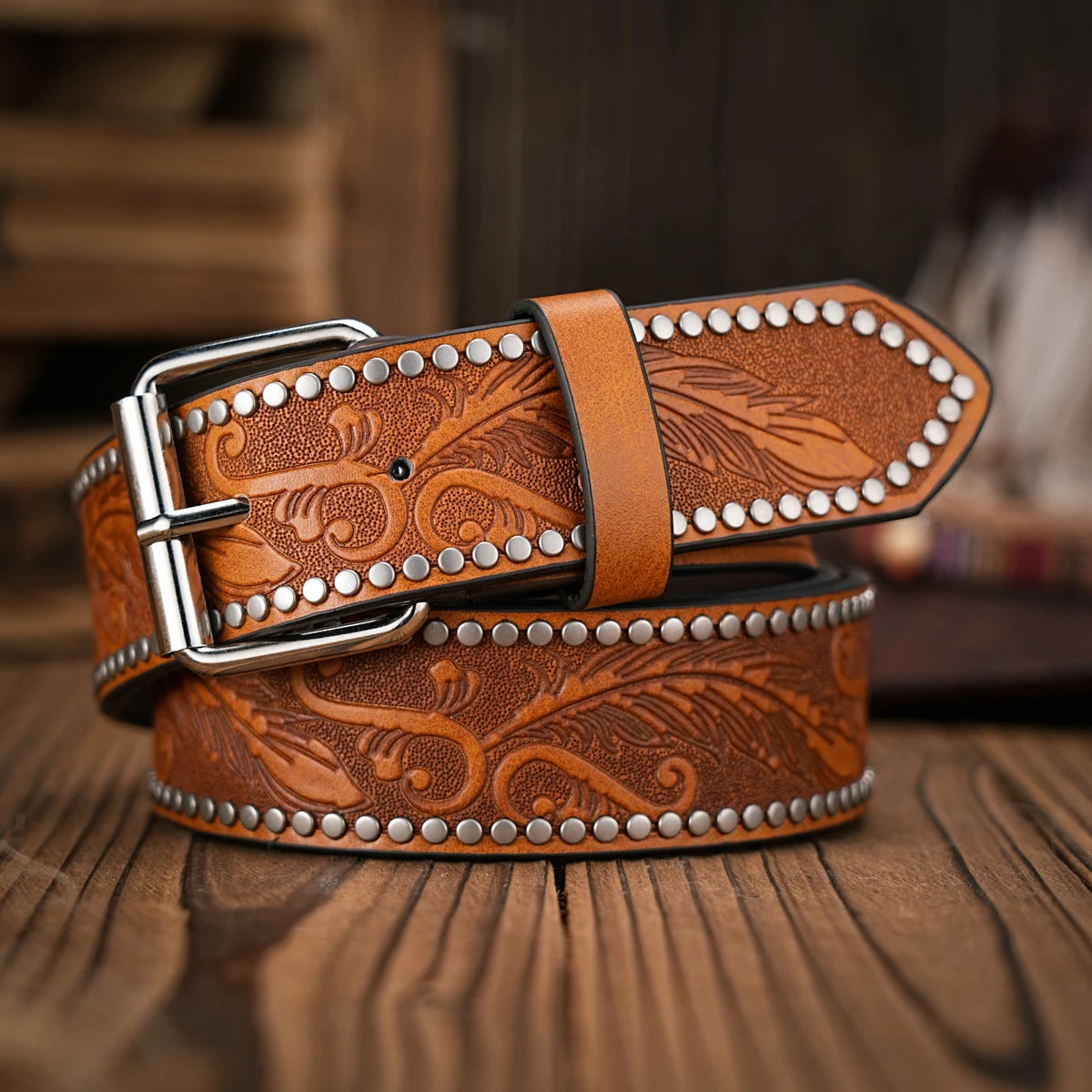 A men's and women's retro metal buckle casual style riveted brown PU belt suitable for daily business attendance four seasons