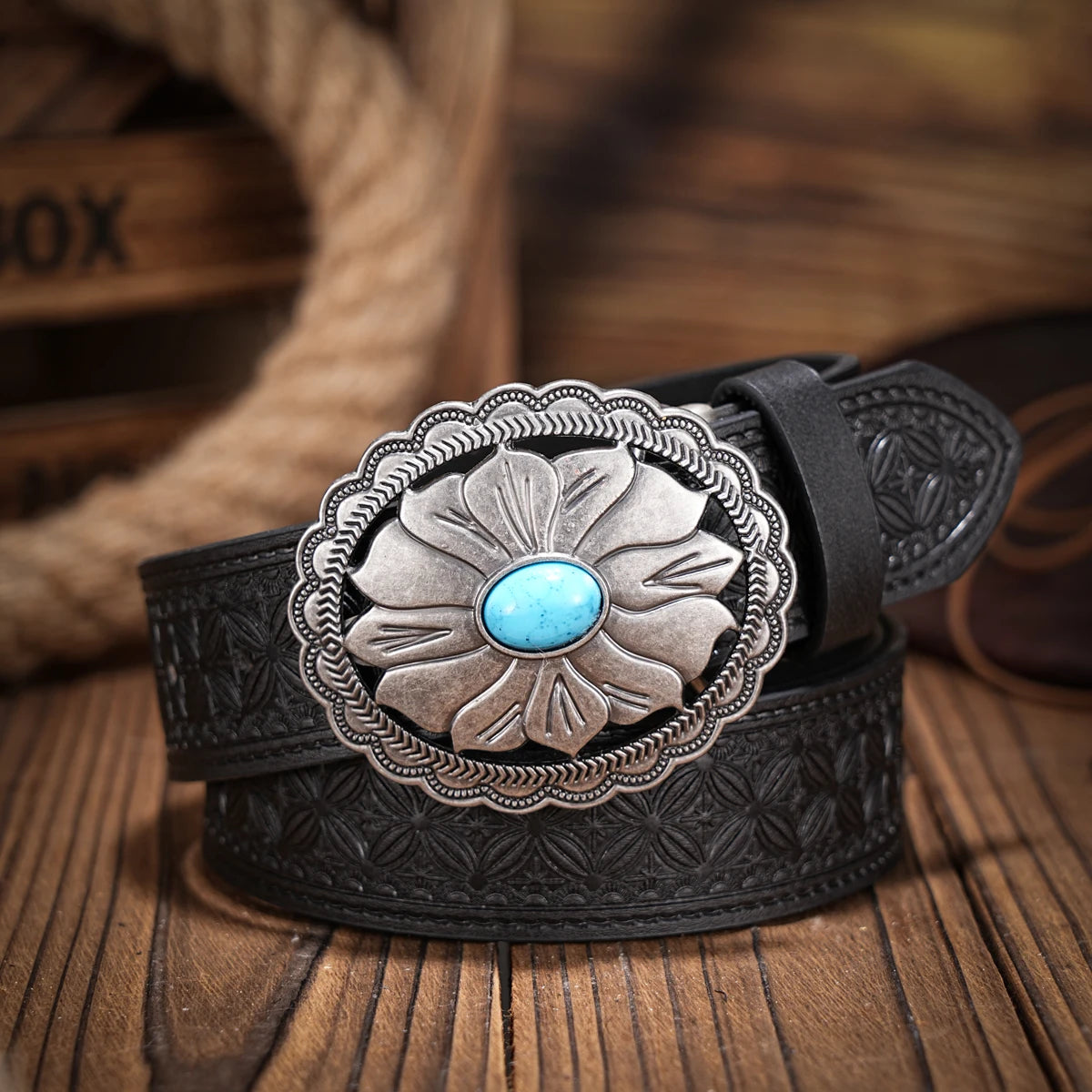 A casual, individual and retro belt, Western-style clothing accessory, metal buckle, PU belt, suitable for both men and women