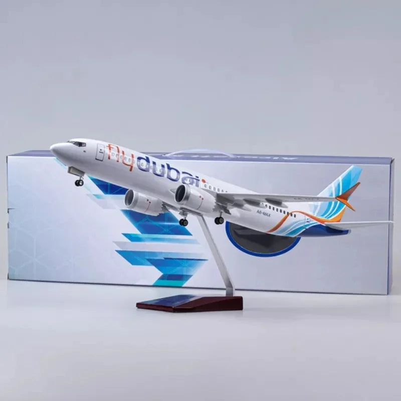 طائرة إيرباص B737 من طراز بوينج 737 من طراز دبي للخطوط الجوية الشرق الأوسط، بمقياس 1:85، مصنوعة من الراتنج المصبوب، وعرض ديكور منزلي لمجموعة طائرات بوينج 737