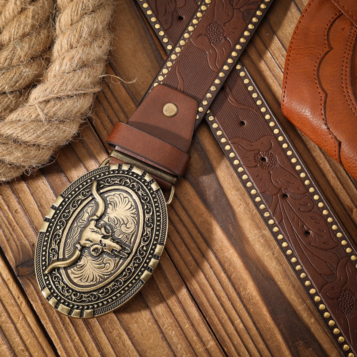 A men's and women's casual retro belt Western style! PU leather belt with metal buckle, suitable for daily work wear