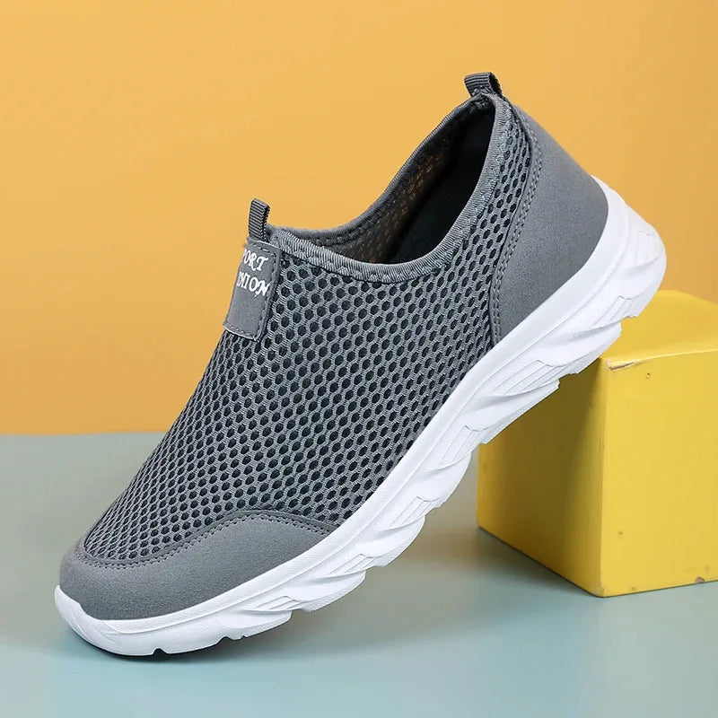 New Running Shoes for Men Breathable Sports Shoes Light Weight Fashion Summer Mesh Breathable Sneakers for Men