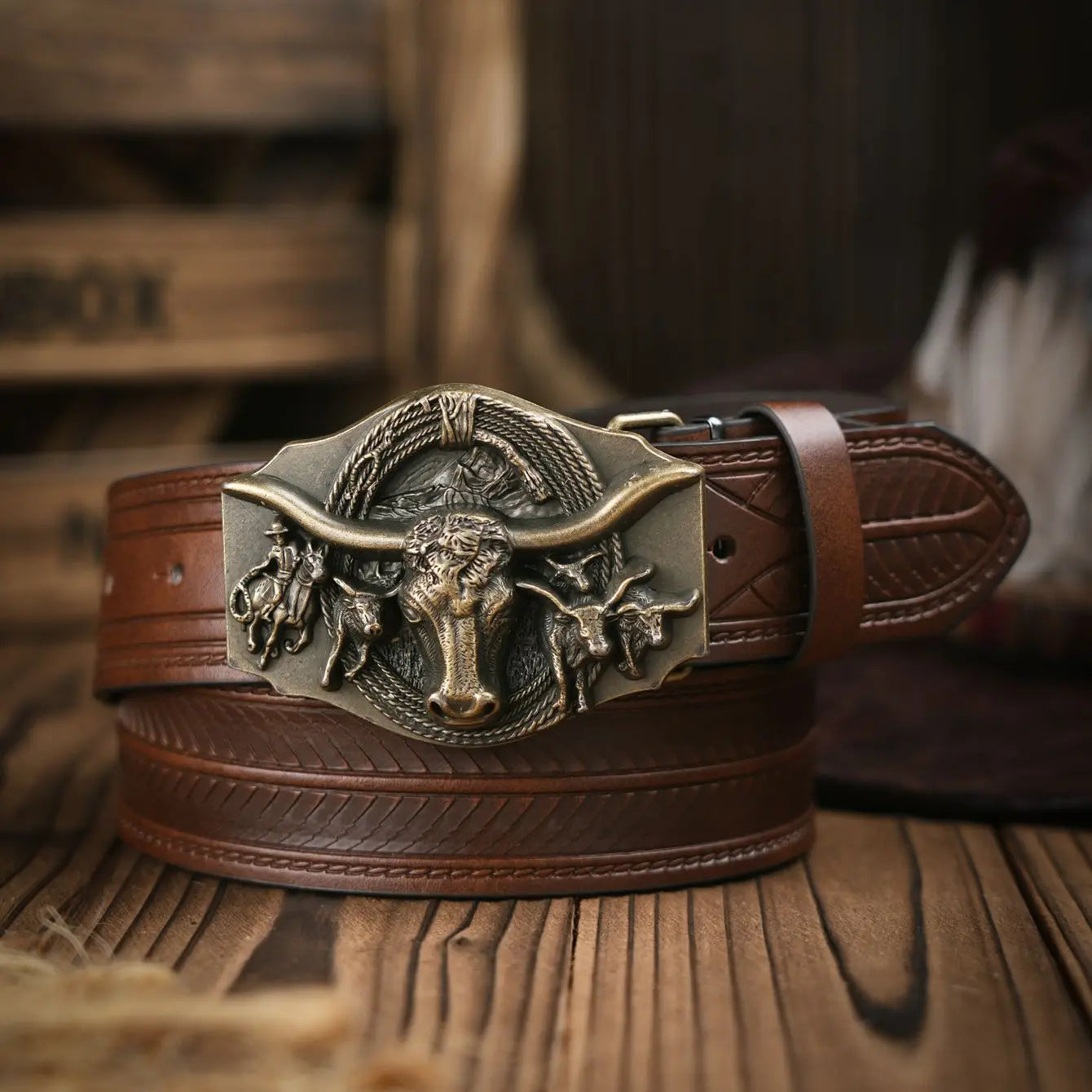 A men's and women's casual retro belt Western style! PU leather belt with metal buckle, suitable for daily work wear