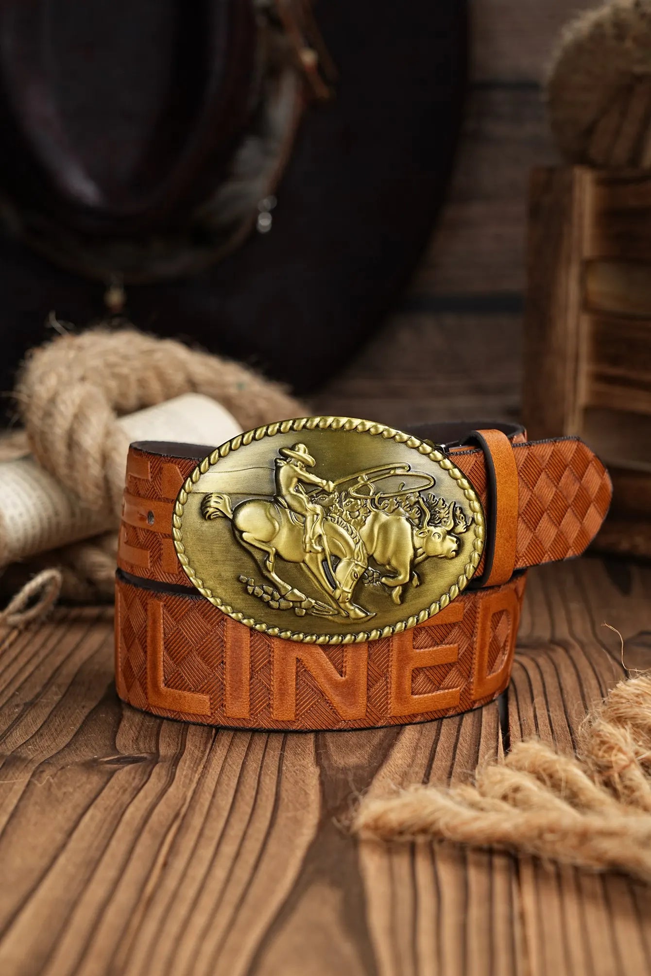 A men's and women's casual retro belt Western style! PU leather belt with metal buckle, suitable for daily work wear