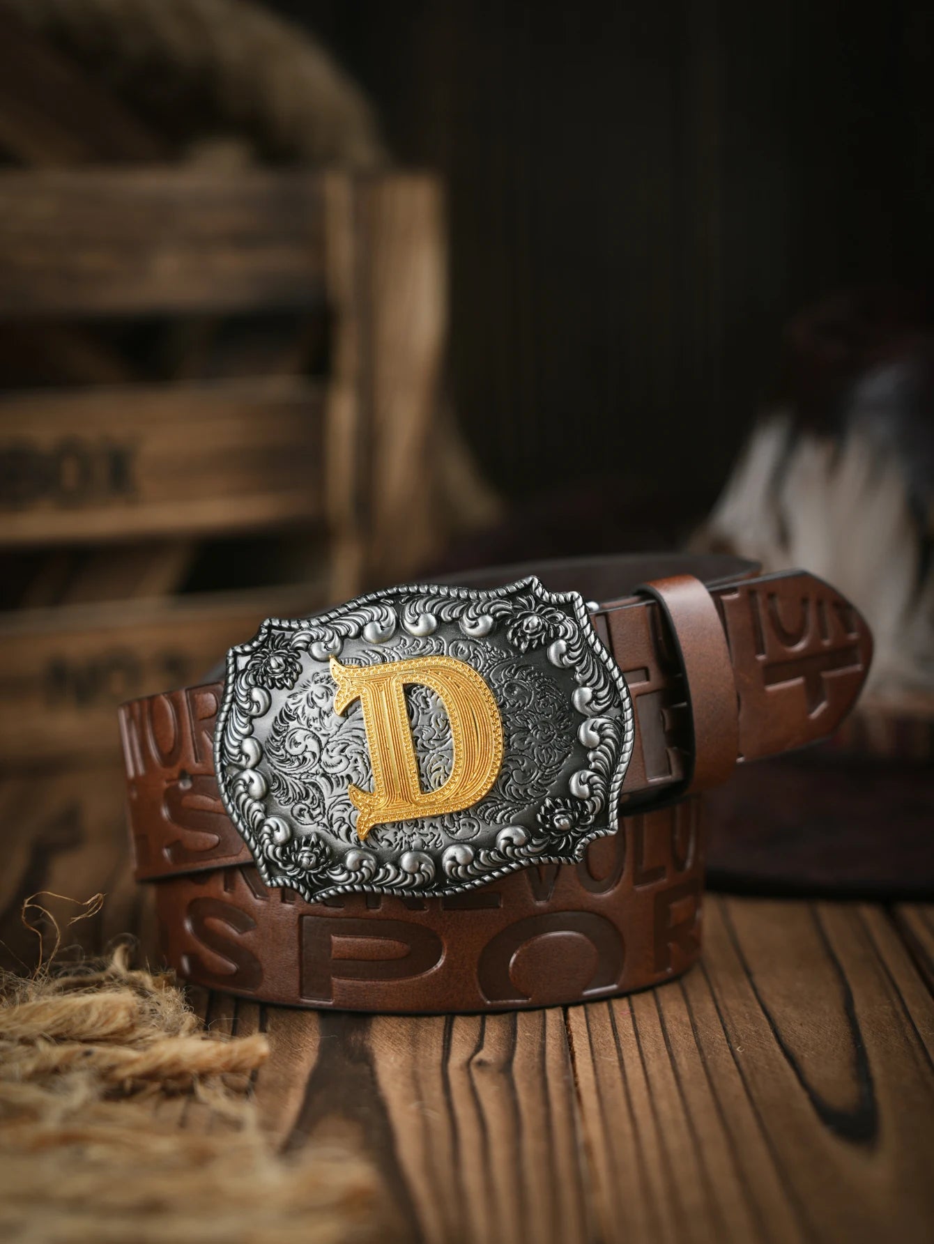 A casual, individual and retro belt, Western-style clothing accessory, metal buckle, PU belt, suitable for both men and women