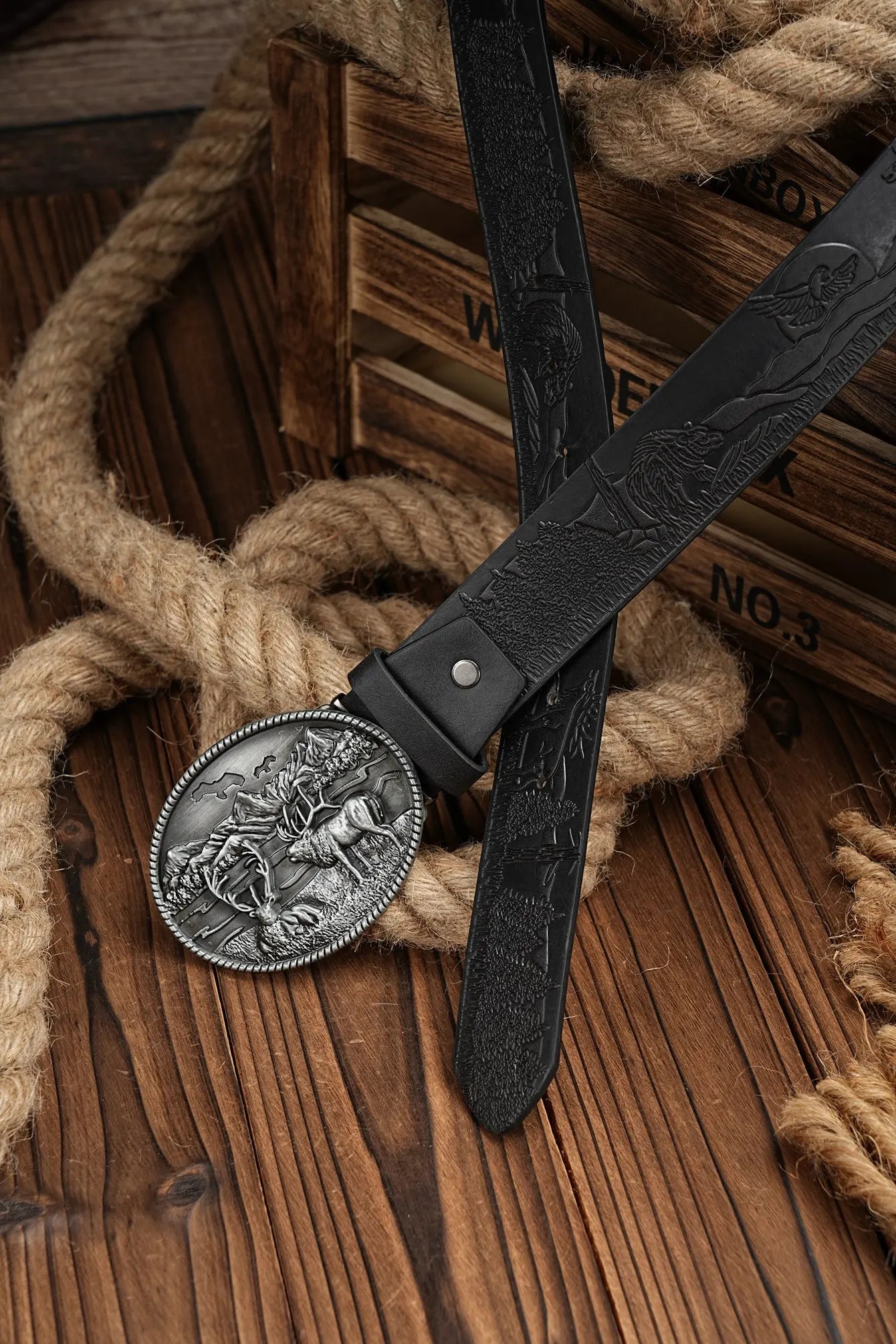 A casual, individual and retro belt, Western-style clothing accessory, metal buckle, PU belt, suitable for both men and women