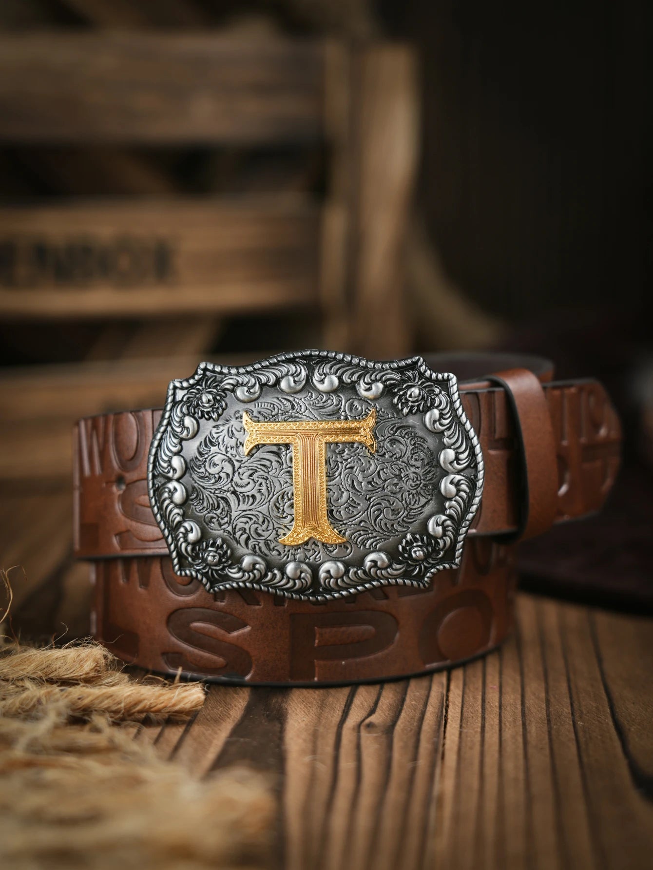 A casual, individual and retro belt, Western-style clothing accessory, metal buckle, PU belt, suitable for both men and women