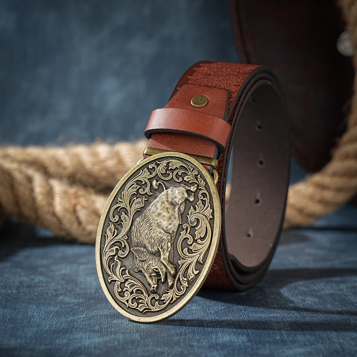 A casual, individual and retro belt, Western-style clothing accessory, metal buckle, PU belt, suitable for both men and women
