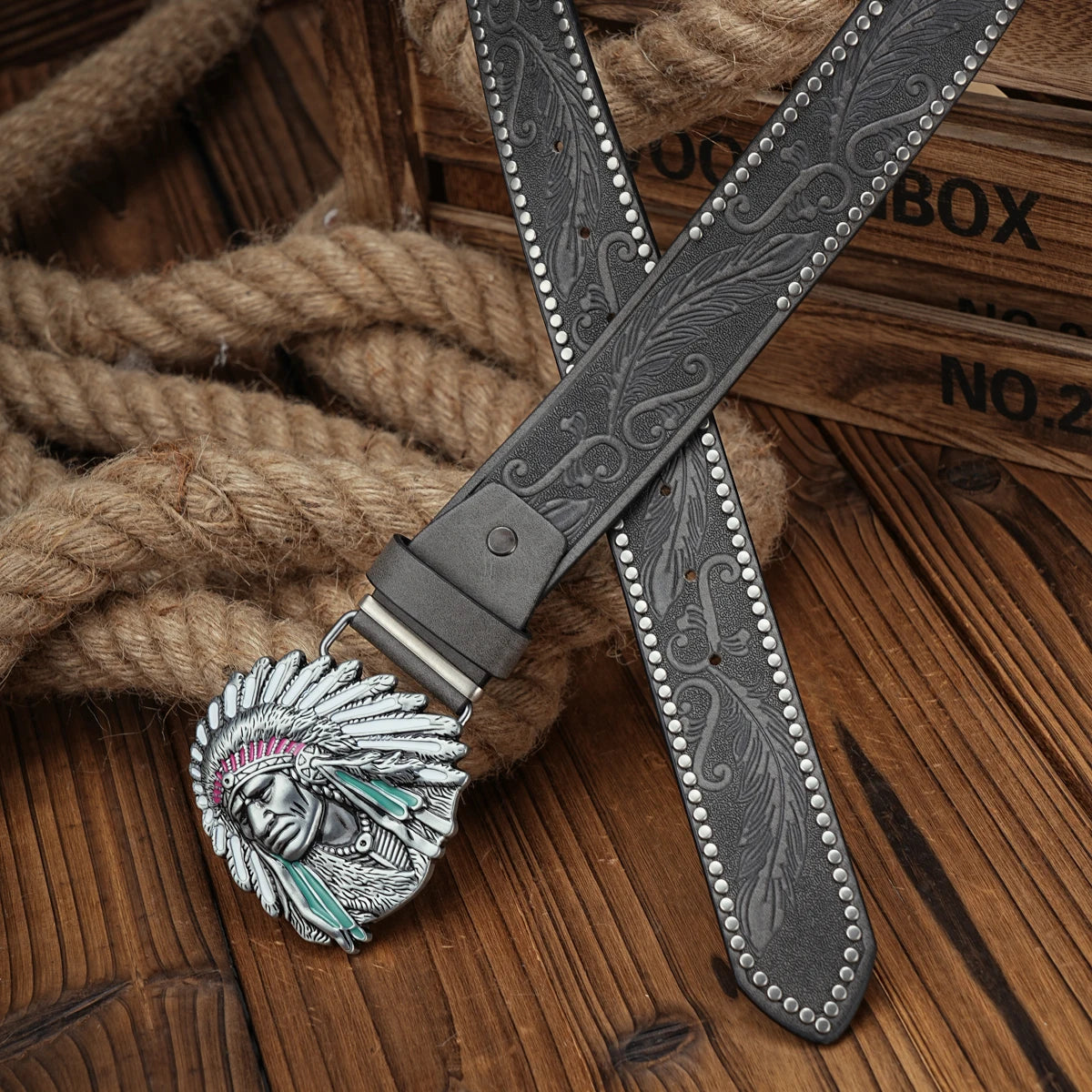 A casual, individual and retro belt, Western-style clothing accessory, metal buckle, PU belt, suitable for both men and women
