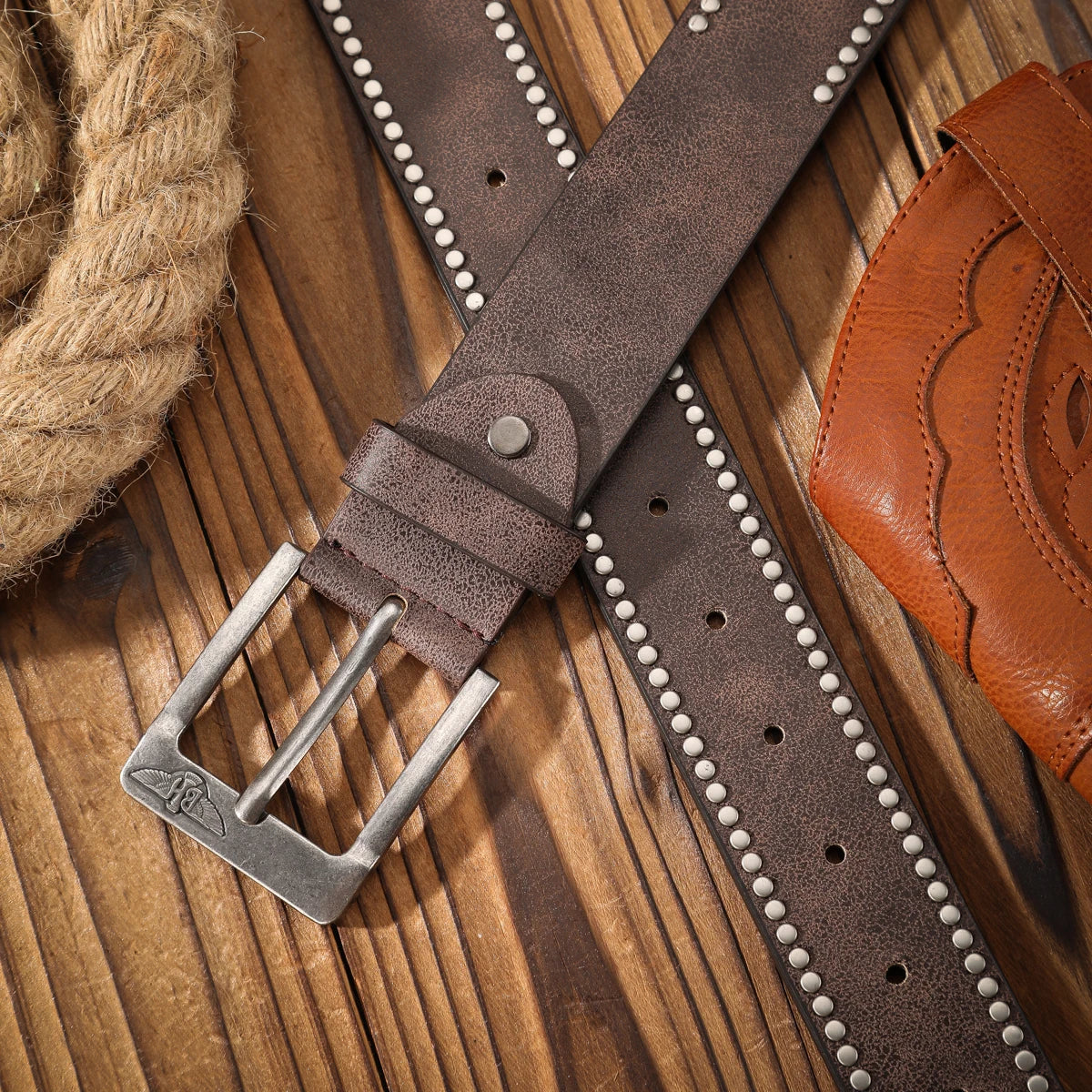 A men's and women's casual retro belt Western style! PU leather belt with metal buckle, suitable for daily work wear