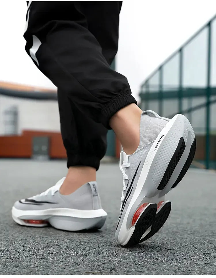 Fashion trend hollow breathable sports shoes comfortable wear-resistant couple running shoes lightweight sports shoes