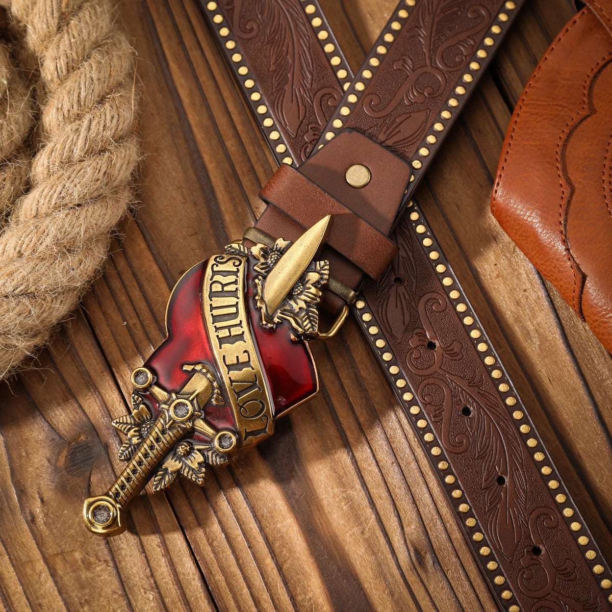 An alloy plate buckle PU material belt, suitable for both men and women, to create a personalized Western retro style