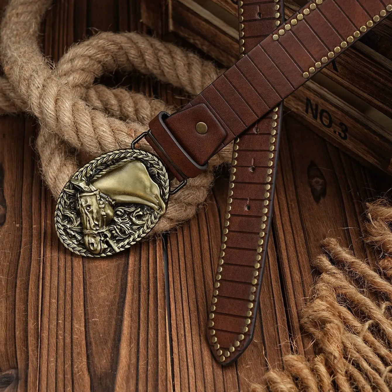 A casual, individual and retro belt, Western-style clothing accessory, metal buckle, PU belt, suitable for both men and women