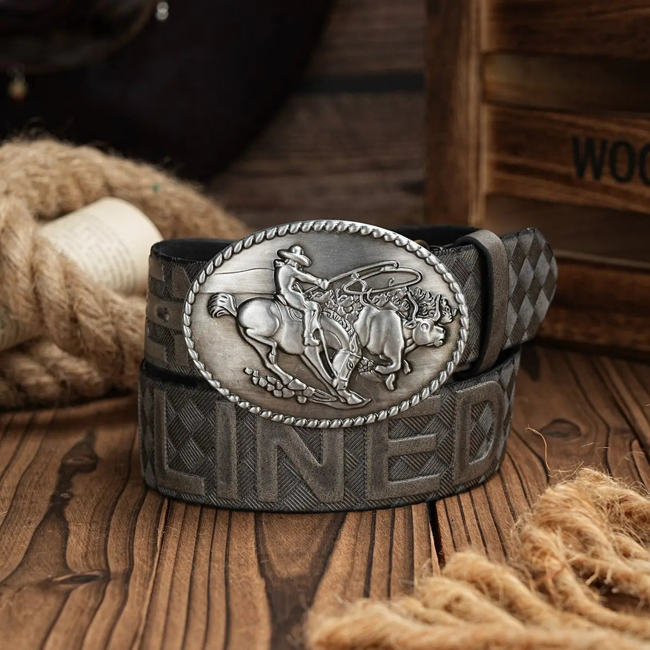 A men's and women's casual retro belt Western style! PU leather belt with metal buckle, suitable for daily work wear