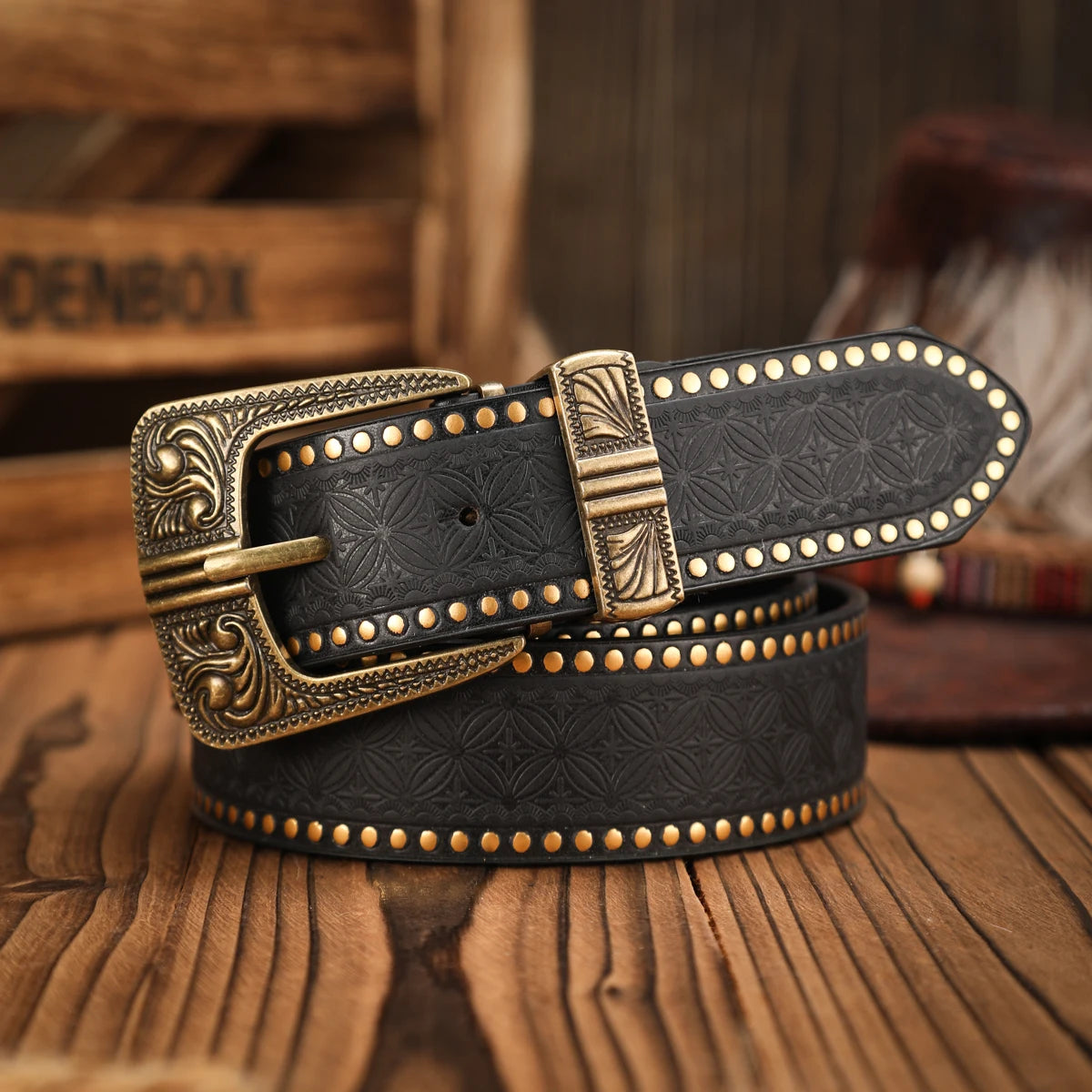 A casual, individual and retro belt, a Western-style clothing accessory, metal buckle, PU belt, suitable for both men and women