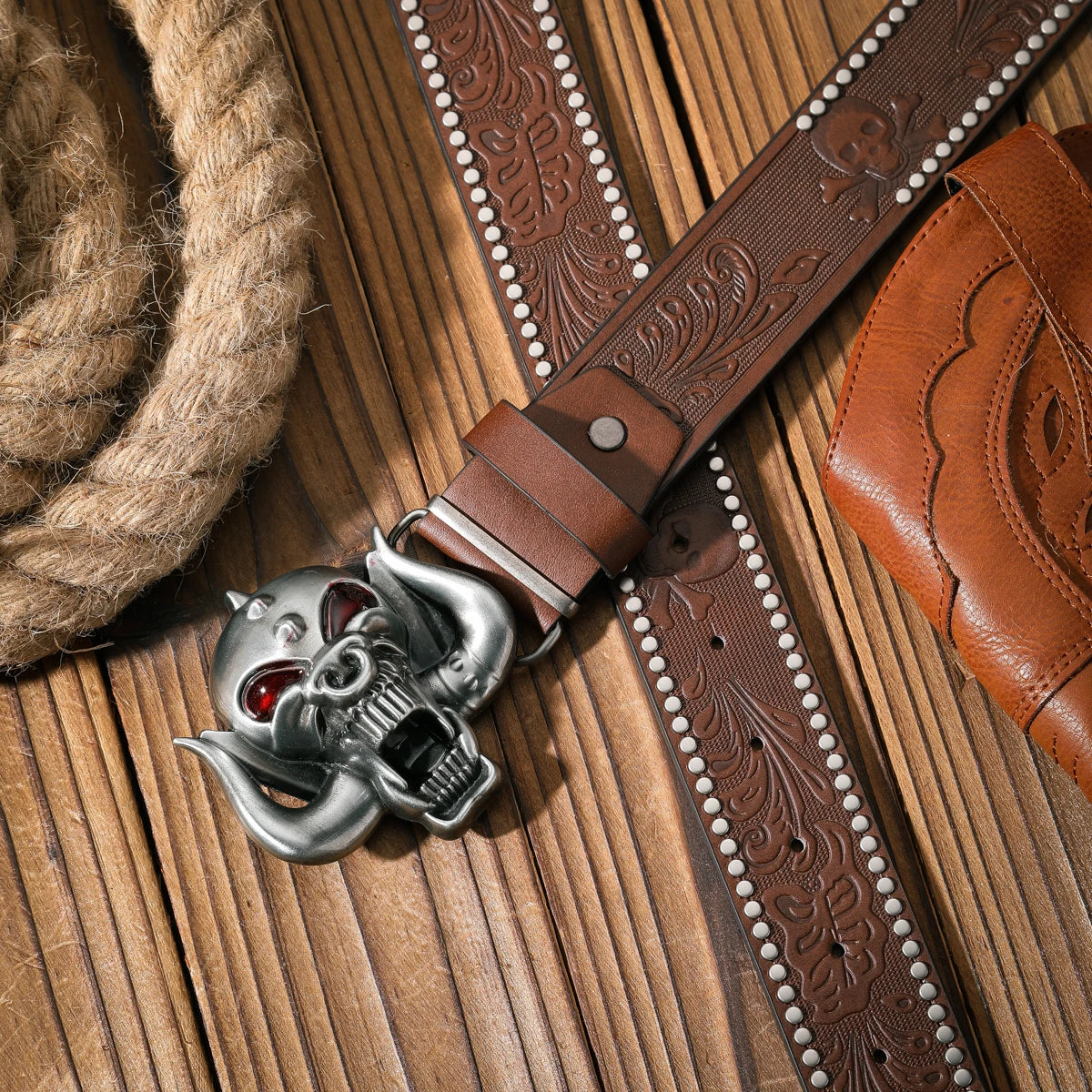 A casual and retro belt, a waist accessory for Western-style clothing, metal buckle, PU belt, suitable for both men and women
